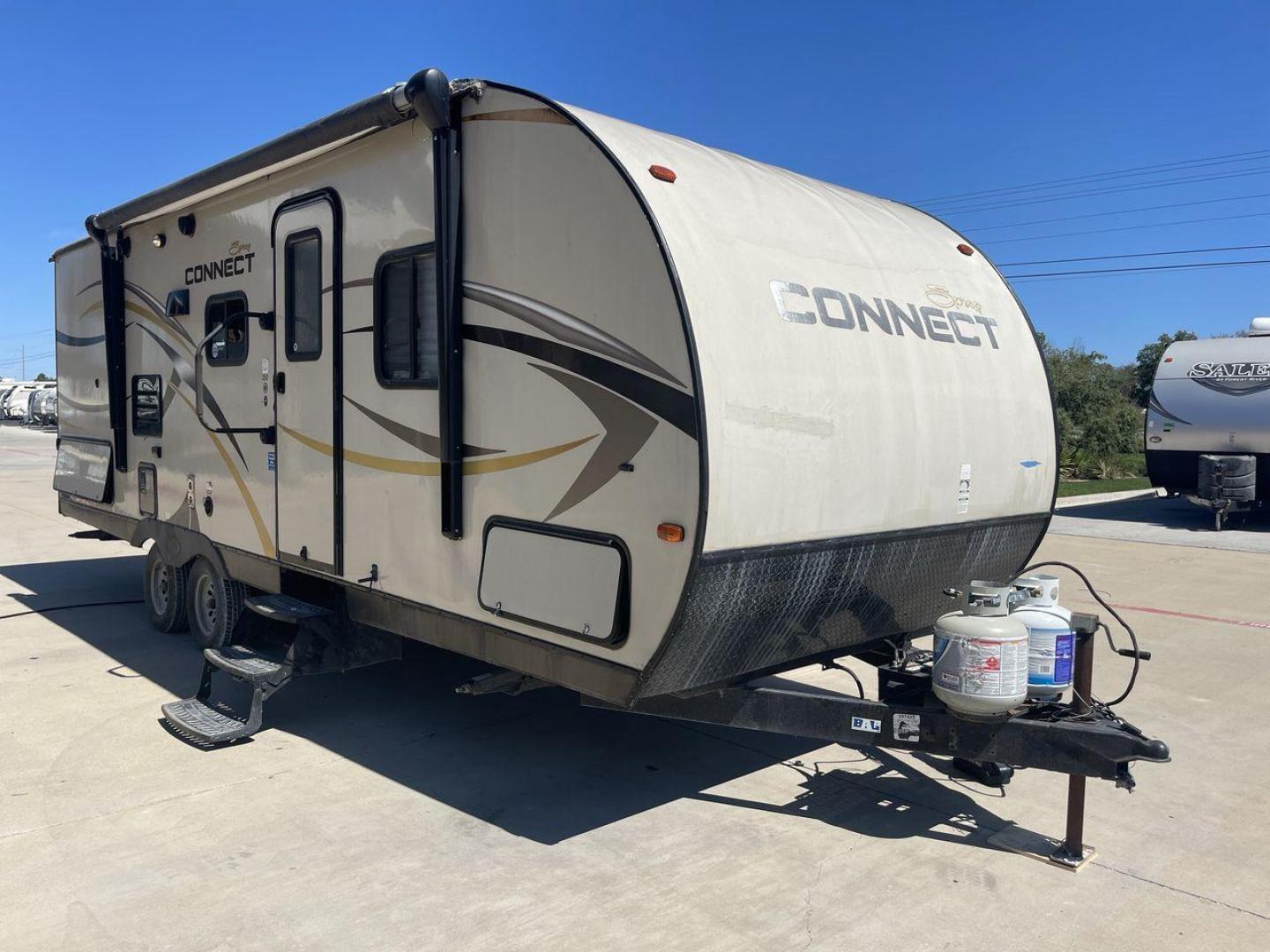 2014 TAN SPREE CONNECT 250BHS (4EZTL2524E8) , Slides: 1 transmission, located at 4319 N Main St, Cleburne, TX, 76033, (817) 678-5133, 32.385960, -97.391212 - The 2014 Spree Connect 250BHS travel trailer lets you go on trips you'll never forget. It's the best place to stay away from home because it has a single slide-out and a roomy inside. When you step inside the Spree Connect 250BHS, you'll find a warm and welcoming space. There are a set of bunk beds - Photo#23