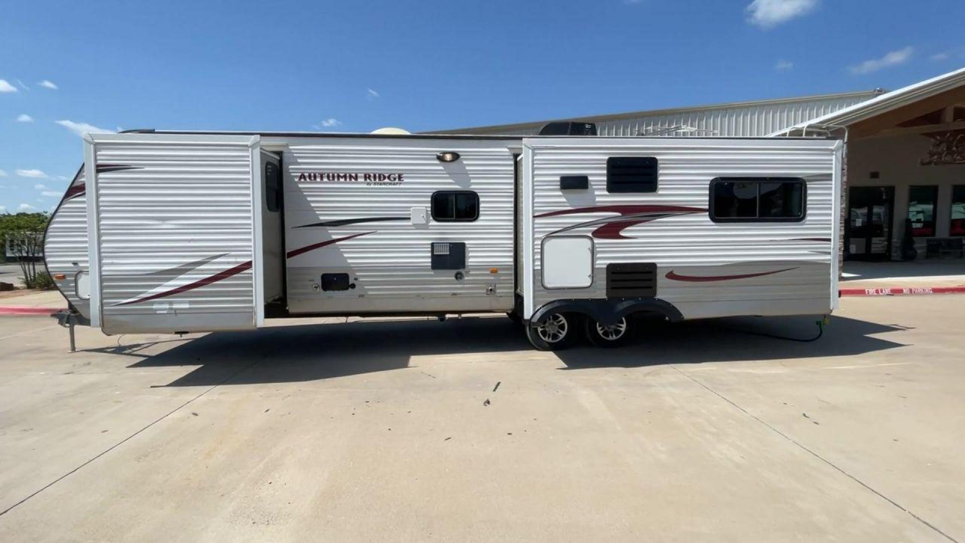 2014 WHITE STARCRAFT AUTUMN RIDGE346 RESA (1SABS0BU0E2) , Length: 38.25 ft. | Dry Weight: 8,385 lbs. | Gross Weight: 10,750 lbs. | Slides: 3 transmission, located at 4319 N Main St, Cleburne, TX, 76033, (817) 678-5133, 32.385960, -97.391212 - With the 2014 Starcraft Autumn Ridge 346RESA travel trailer, you can unleash your inner explorer. For your outdoor adventures, this finely built and feature-rich RV is intended to bring you a cozy and delightful home away from home. This trailer has dimensions of 38.25 ft in length, 8 ft in width, a - Photo#6