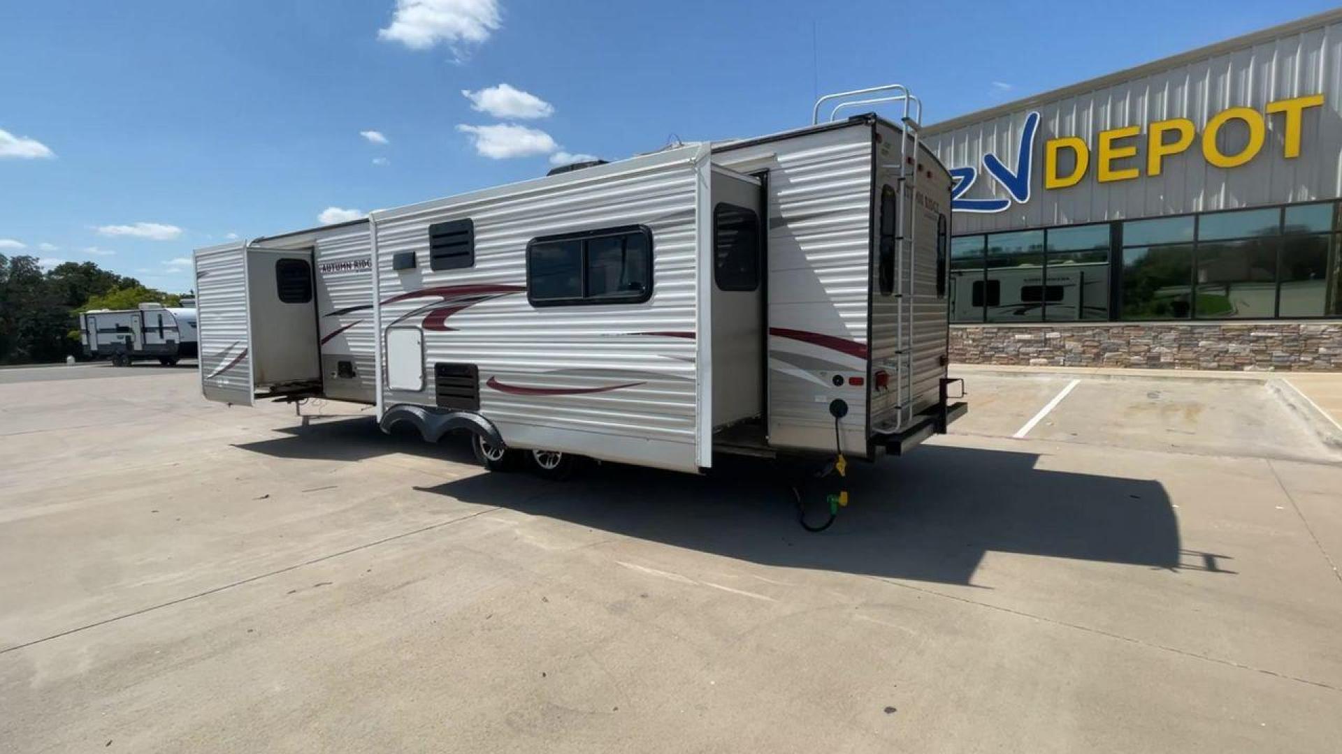 2014 WHITE STARCRAFT AUTUMN RIDGE346 RESA (1SABS0BU0E2) , Length: 38.25 ft. | Dry Weight: 8,385 lbs. | Gross Weight: 10,750 lbs. | Slides: 3 transmission, located at 4319 N Main St, Cleburne, TX, 76033, (817) 678-5133, 32.385960, -97.391212 - With the 2014 Starcraft Autumn Ridge 346RESA travel trailer, you can unleash your inner explorer. For your outdoor adventures, this finely built and feature-rich RV is intended to bring you a cozy and delightful home away from home. This trailer has dimensions of 38.25 ft in length, 8 ft in width, a - Photo#7