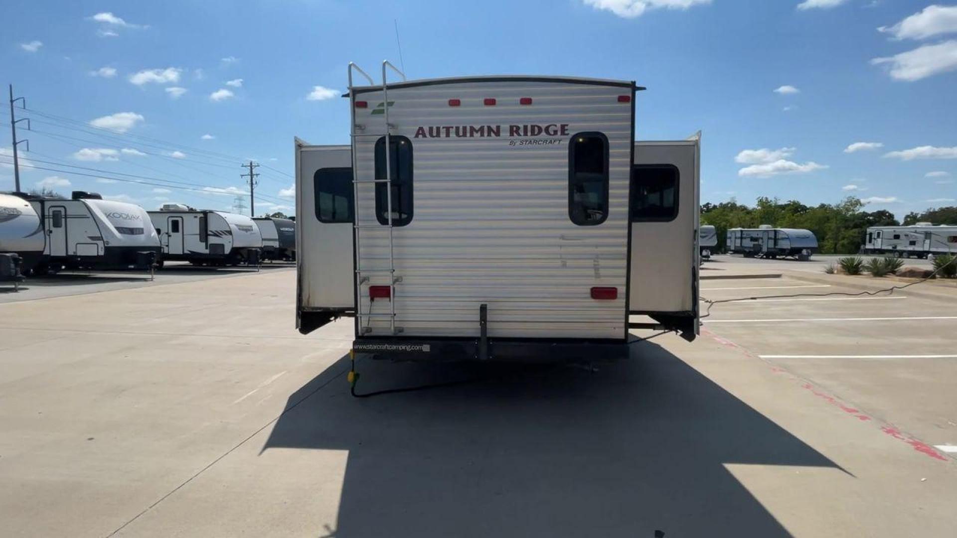 2014 WHITE STARCRAFT AUTUMN RIDGE346 RESA (1SABS0BU0E2) , Length: 38.25 ft. | Dry Weight: 8,385 lbs. | Gross Weight: 10,750 lbs. | Slides: 3 transmission, located at 4319 N Main St, Cleburne, TX, 76033, (817) 678-5133, 32.385960, -97.391212 - With the 2014 Starcraft Autumn Ridge 346RESA travel trailer, you can unleash your inner explorer. For your outdoor adventures, this finely built and feature-rich RV is intended to bring you a cozy and delightful home away from home. This trailer has dimensions of 38.25 ft in length, 8 ft in width, a - Photo#8