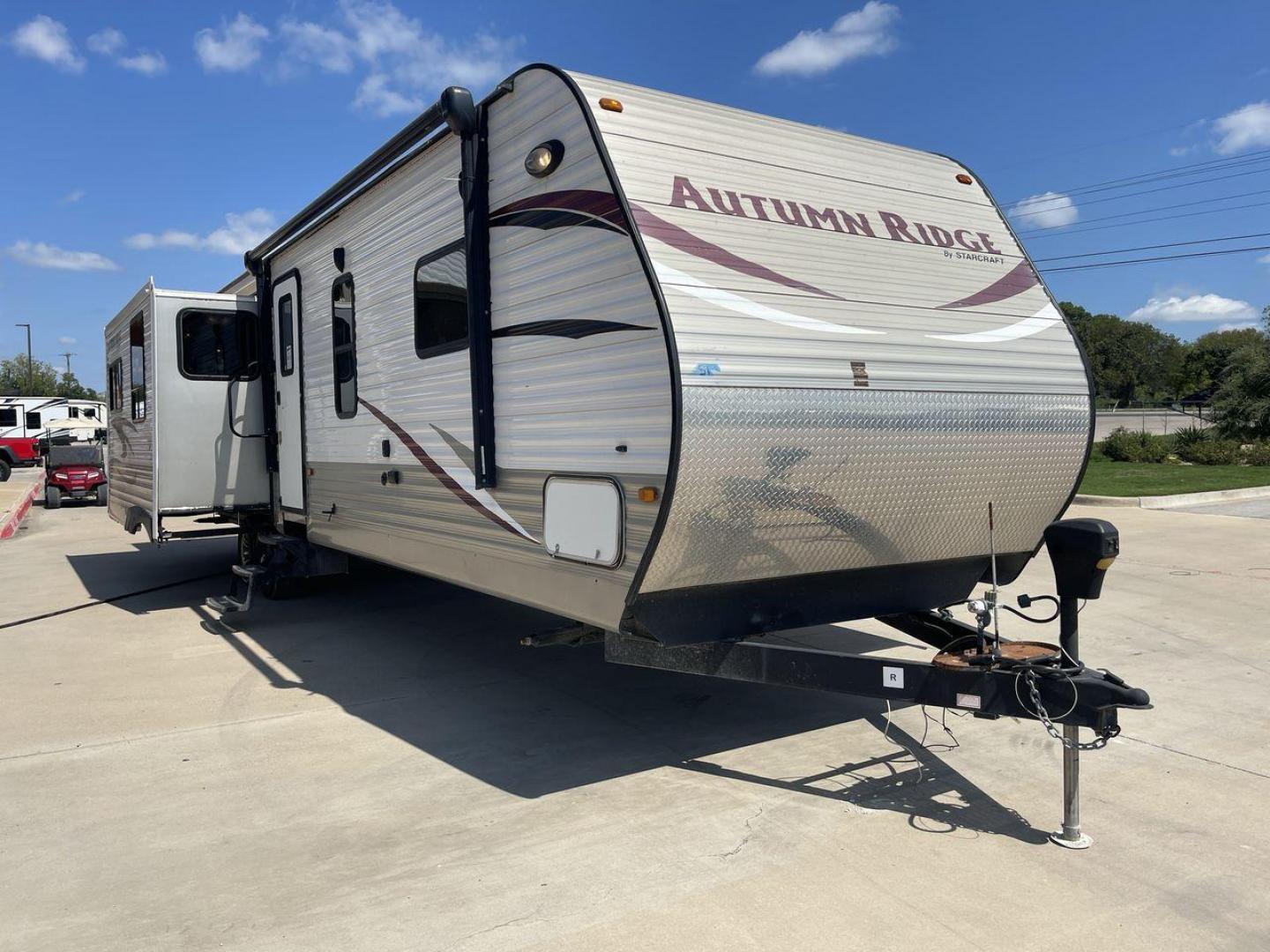 2014 WHITE STARCRAFT AUTUMN RIDGE346 RESA (1SABS0BU0E2) , Length: 38.25 ft. | Dry Weight: 8,385 lbs. | Gross Weight: 10,750 lbs. | Slides: 3 transmission, located at 4319 N Main St, Cleburne, TX, 76033, (817) 678-5133, 32.385960, -97.391212 - With the 2014 Starcraft Autumn Ridge 346RESA travel trailer, you can unleash your inner explorer. For your outdoor adventures, this finely built and feature-rich RV is intended to bring you a cozy and delightful home away from home. This trailer has dimensions of 38.25 ft in length, 8 ft in width, a - Photo#23