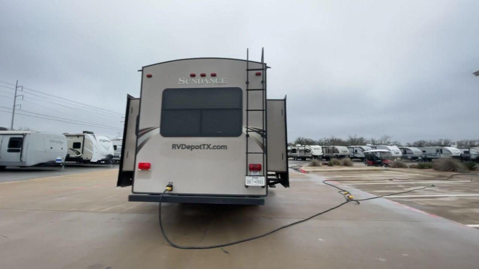 2014 TAN SUNDANCE 2880RLT (5SFSG3320EE) , Length: 32.2 ft. | Dry Weight: 9,750 lbs. | Gross Weight: 13,800 lbs. | Slides: 3 transmission, located at 4319 N Main St, Cleburne, TX, 76033, (817) 678-5133, 32.385960, -97.391212 - This 2014 Sundance Fifth Wheel is just over 32 feet long and 8 feet wide. It has a GVWR of 13,800 lbs and a hitch weight of 2,220 lbs. The exterior of this fifth wheel is a stylish grey with brown, white, and beige decals. This model also has three slides and a 16-foot power-retractable awning. The - Photo#8