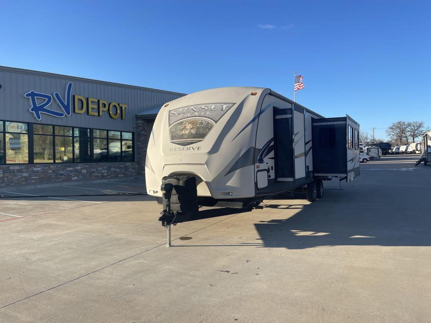 2014 TAN SUNSET TRAIL 32RL (4V0TC3224EG) , Length: 35.92 ft. | Dry Weight: 7,573 lbs. | Gross Weight: 9,798 lbs. | Slides: 3 transmission, located at 4319 N Main St, Cleburne, TX, 76033, (817) 678-5133, 32.385960, -97.391212 - Photo#0