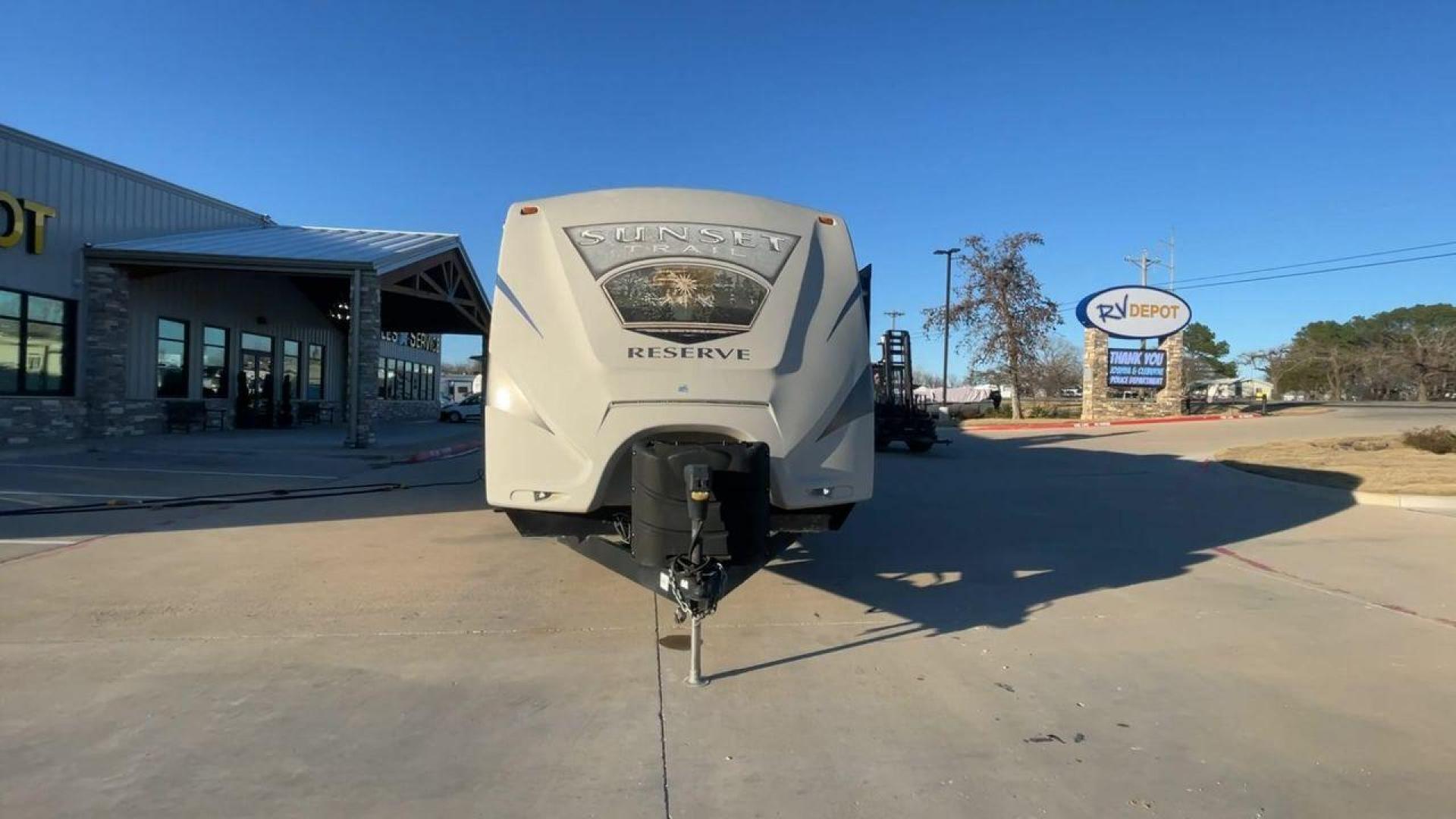 2014 TAN SUNSET TRAIL 32RL (4V0TC3224EG) , Length: 35.92 ft. | Dry Weight: 7,573 lbs. | Gross Weight: 9,798 lbs. | Slides: 3 transmission, located at 4319 N Main St, Cleburne, TX, 76033, (817) 678-5133, 32.385960, -97.391212 - Photo#4