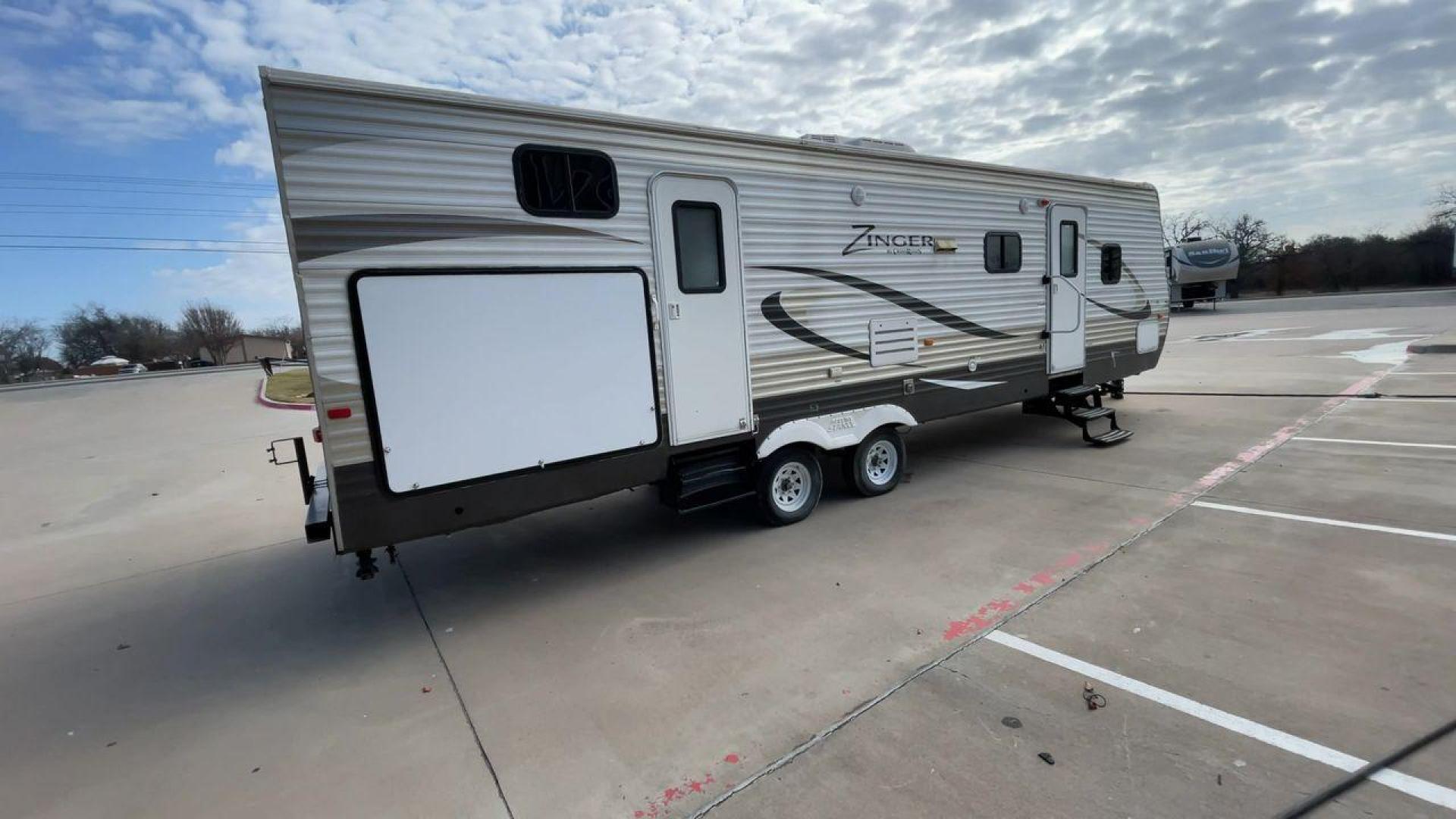 2014 TAN ZINGER 31SB (4V0TC3126EJ) , Length: 35.5 ft.| Dry Weight: 7,875 lbs. | Gross Weight: 9,671 lbs. | Slides: 2 transmission, located at 4319 N Main St, Cleburne, TX, 76033, (817) 678-5133, 32.385960, -97.391212 - This 2014 CrossRoads Zinger 31SB travel trailer measures 35.5 feet. It is a dual axle, steel wheel setup with electric drum brakes. Its dry weight is 7,875 lbs. Its payload is 1,796 lbs, hitch weight is 1,071 lbs and the GVWR 9.671 lbs. The fiberglass exterior is painted white and tan with dark tan - Photo#1