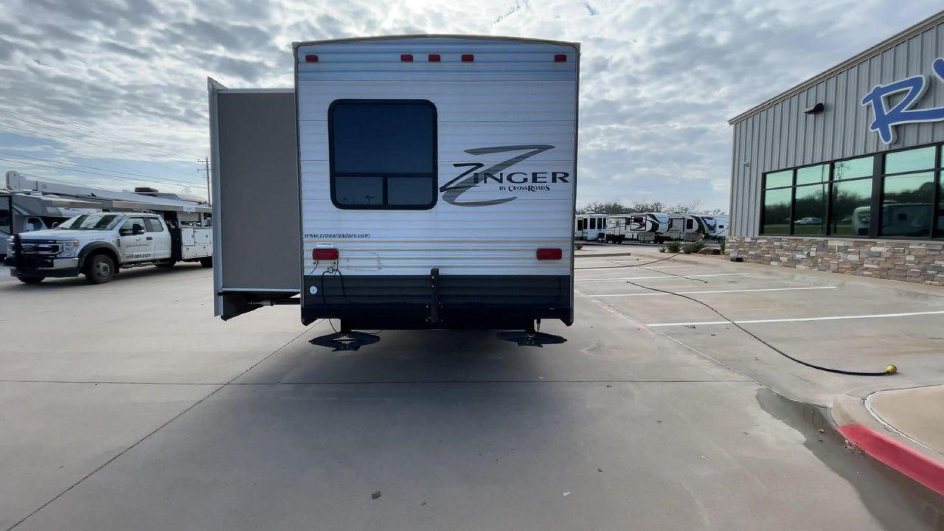 2014 TAN ZINGER 31SB (4V0TC3126EJ) , Length: 35.5 ft.| Dry Weight: 7,875 lbs. | Gross Weight: 9,671 lbs. | Slides: 2 transmission, located at 4319 N Main St, Cleburne, TX, 76033, (817) 678-5133, 32.385960, -97.391212 - This 2014 CrossRoads Zinger 31SB travel trailer measures 35.5 feet. It is a dual axle, steel wheel setup with electric drum brakes. Its dry weight is 7,875 lbs. Its payload is 1,796 lbs, hitch weight is 1,071 lbs and the GVWR 9.671 lbs. The fiberglass exterior is painted white and tan with dark tan - Photo#8