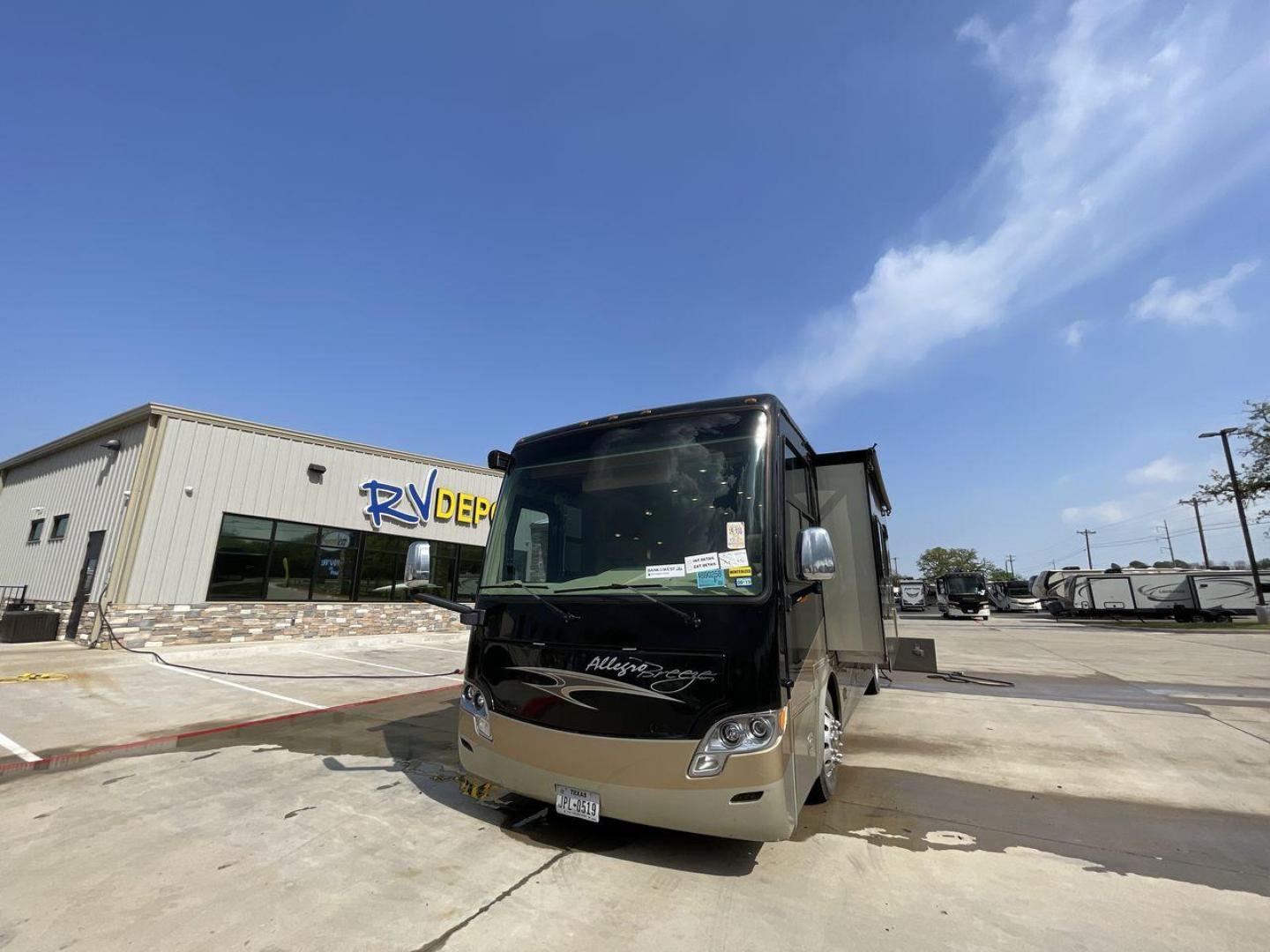 2015 BLACK DES ALLEGRO BREEZE 32BR (5VBRC93A4EA) , Length: 33.17 ft | Gross Weight: 23,500 lbs transmission, located at 4319 N Main St, Cleburne, TX, 76033, (817) 678-5133, 32.385960, -97.391212 - Photo#0