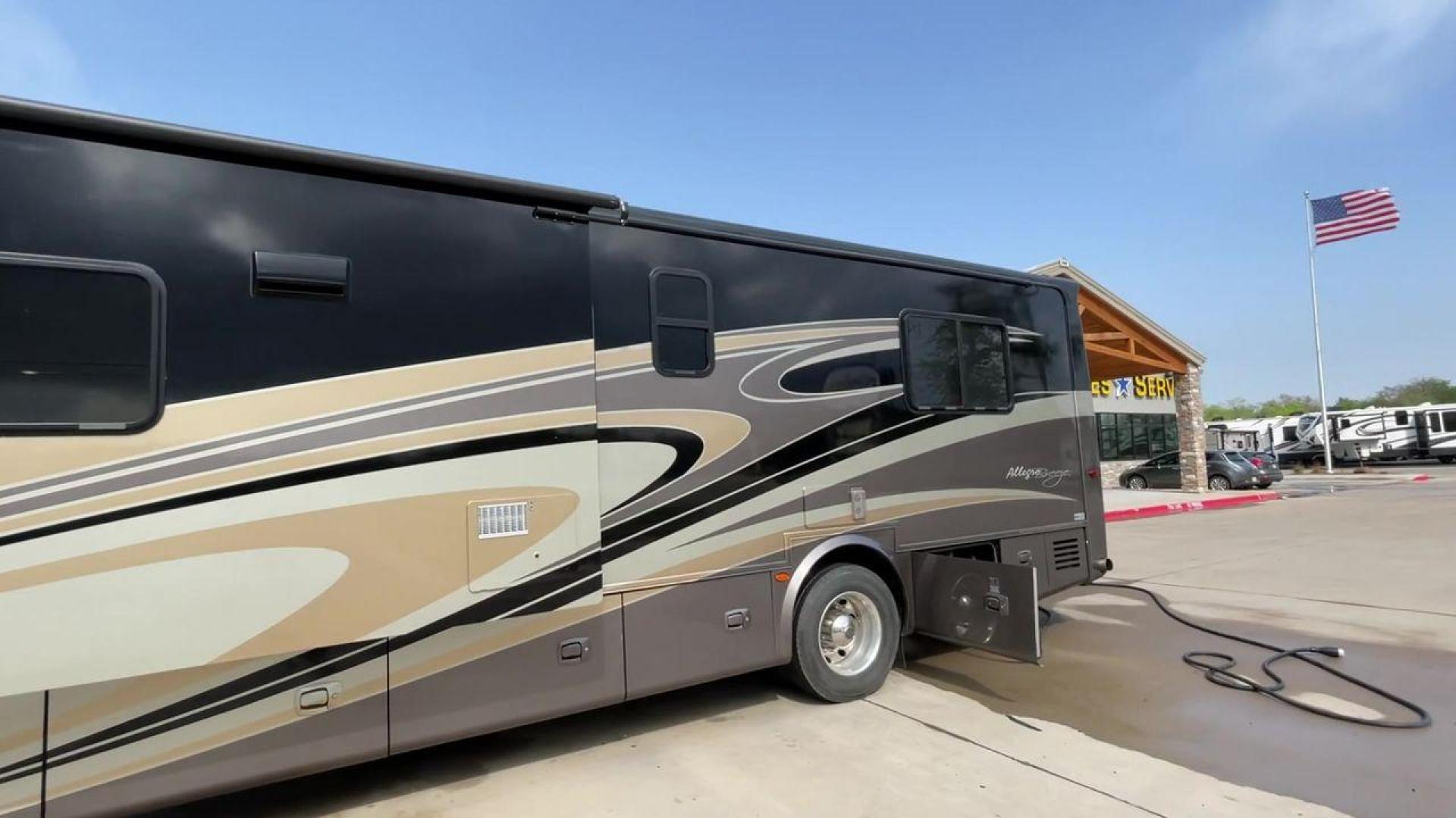 2015 BLACK DES ALLEGRO BREEZE 32BR (5VBRC93A4EA) , Length: 33.17 ft | Gross Weight: 23,500 lbs transmission, located at 4319 N Main St, Cleburne, TX, 76033, (817) 678-5133, 32.385960, -97.391212 - Photo#6