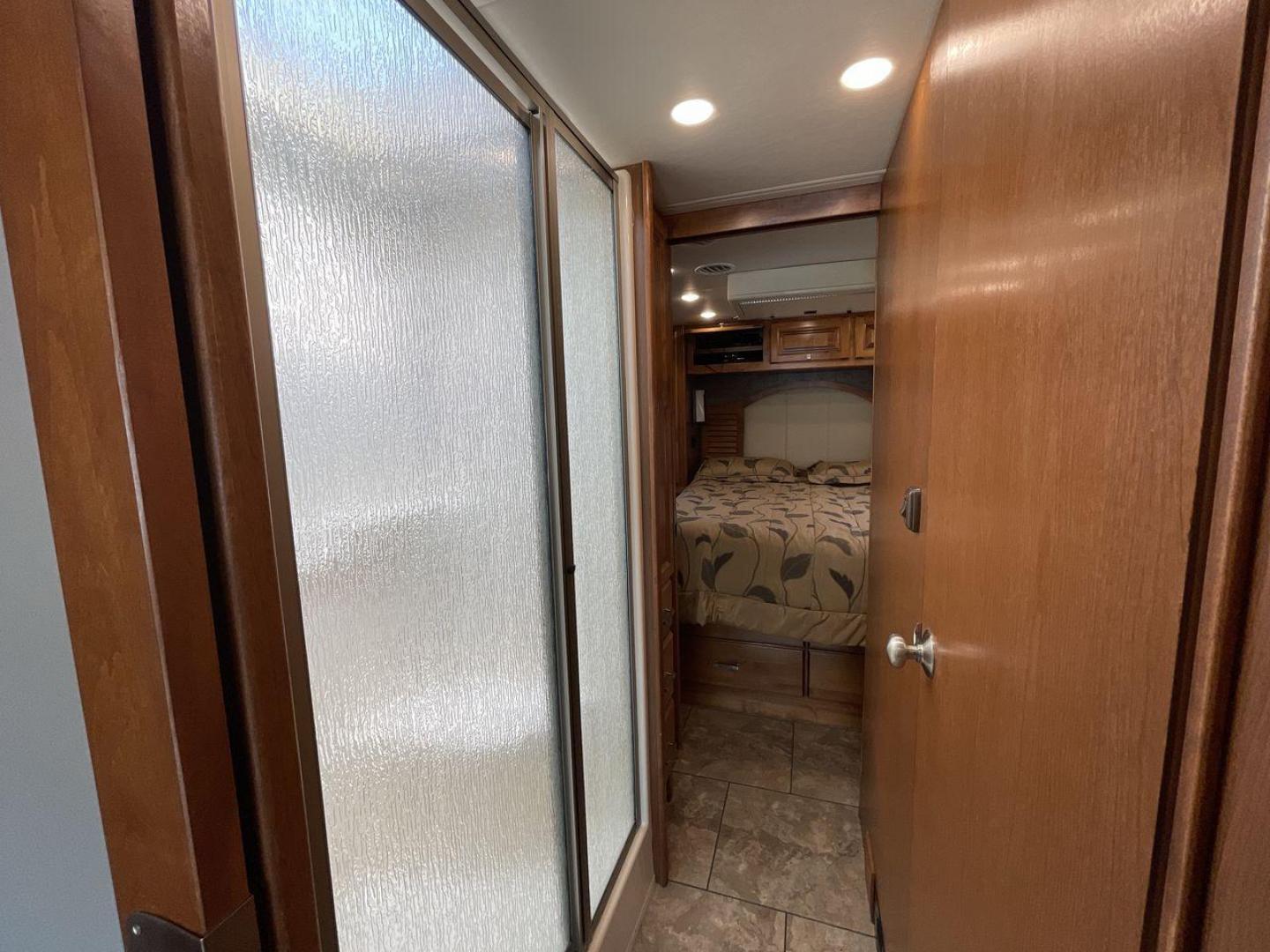 2015 BLACK DES ALLEGRO BREEZE 32BR (5VBRC93A4EA) , Length: 33.17 ft | Gross Weight: 23,500 lbs transmission, located at 4319 N Main St, Cleburne, TX, 76033, (817) 678-5133, 32.385960, -97.391212 - Photo#16