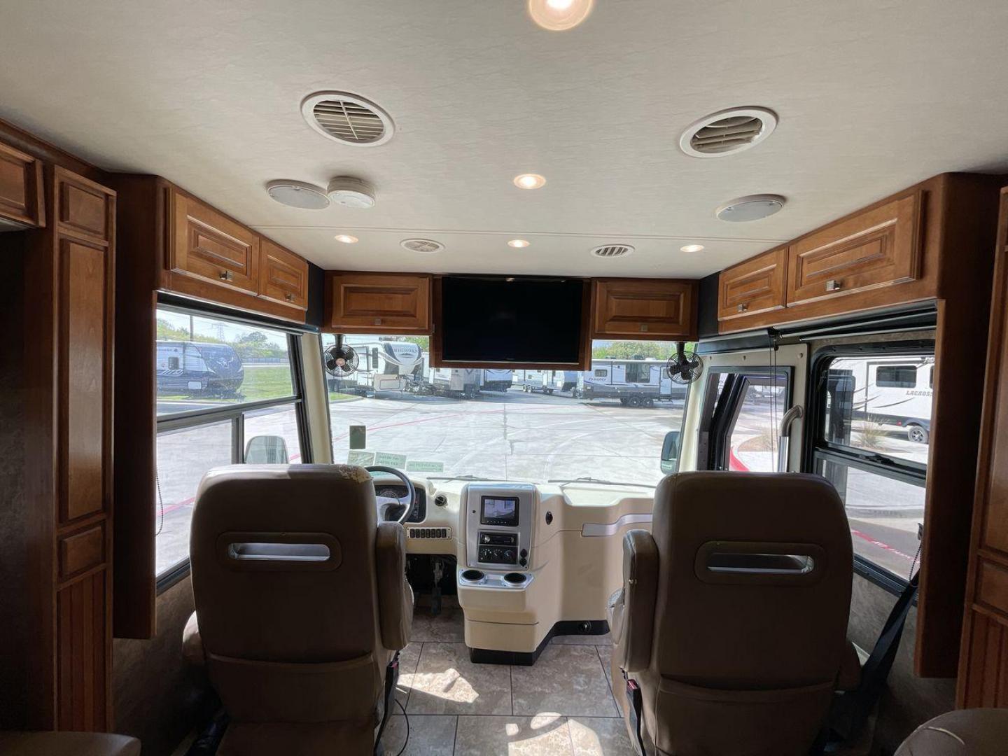 2015 BLACK DES ALLEGRO BREEZE 32BR (5VBRC93A4EA) , Length: 33.17 ft | Gross Weight: 23,500 lbs transmission, located at 4319 N Main St, Cleburne, TX, 76033, (817) 678-5133, 32.385960, -97.391212 - Photo#19