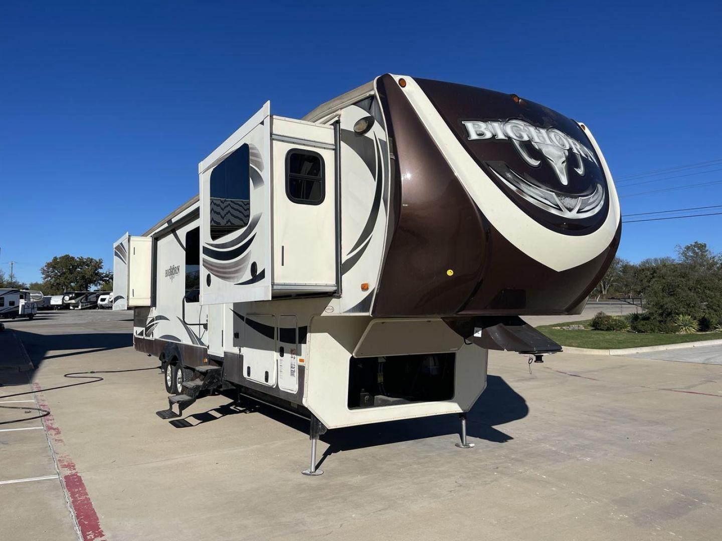 2015 TAN BIGHORN 3750FL (5SFBG4323FE) , Length: 41.7 ft. | Gross Weight: 16,000 lbs. | Slides: 5 transmission, located at 4319 N Main St, Cleburne, TX, 76033, (817) 678-5133, 32.385960, -97.391212 - Photo#22