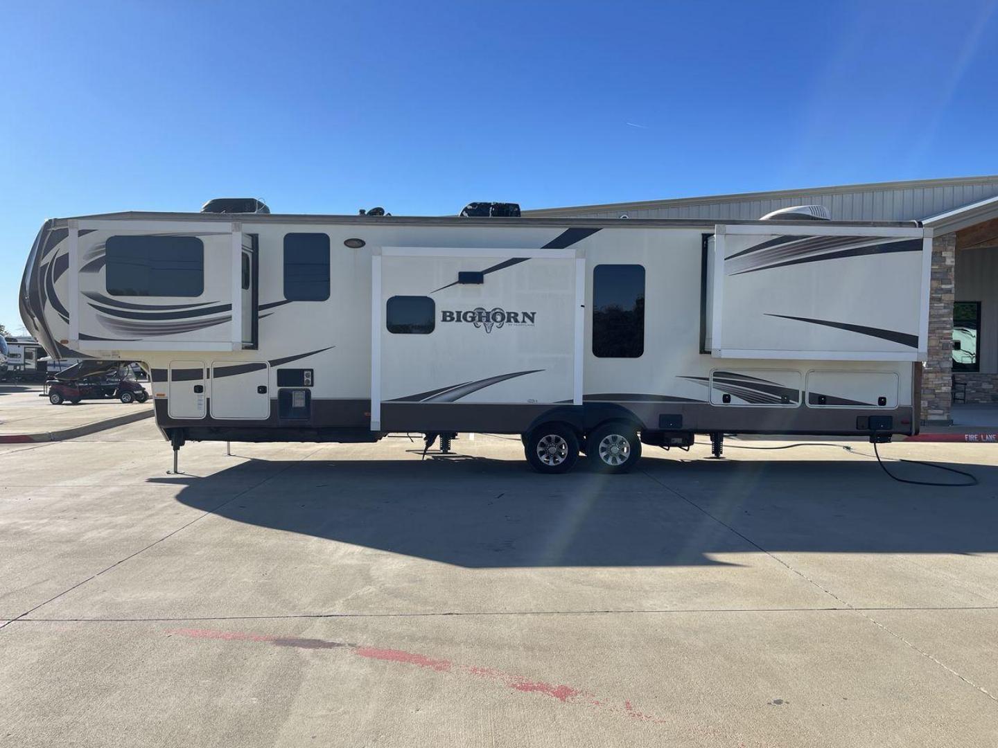 2015 TAN BIGHORN 3750FL (5SFBG4323FE) , Length: 41.7 ft. | Gross Weight: 16,000 lbs. | Slides: 5 transmission, located at 4319 N Main St, Cleburne, TX, 76033, (817) 678-5133, 32.385960, -97.391212 - Photo#23