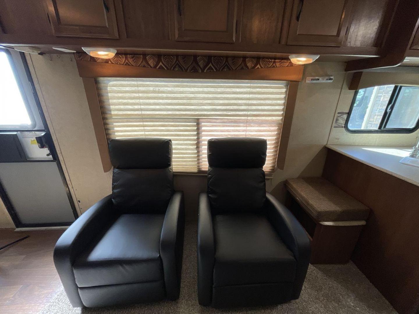 2015 WHITE COACHMEN FREEDOM EXPRESS 305R (5ZT2FEWB3FA) , Length: 34.5 ft | Dry Weight: 6,199 lbs | Gross Weight: 9,500 lbs | Slides: 2 transmission, located at 4319 N Main St, Cleburne, TX, 76033, (817) 678-5133, 32.385960, -97.391212 - Photo#19