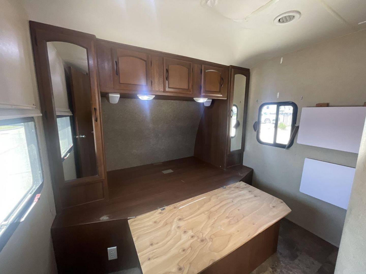 2015 TAN COACHMEN FREEDOM EXPRESS 320D (5ZT2FEXB6FA) , Length: 36.92 ft | Dry Weight: 7,374 lbs | Gross Weight: 10,700 lbs | Slides: 3 transmission, located at 4319 N Main St, Cleburne, TX, 76033, (817) 678-5133, 32.385960, -97.391212 - Photo#16