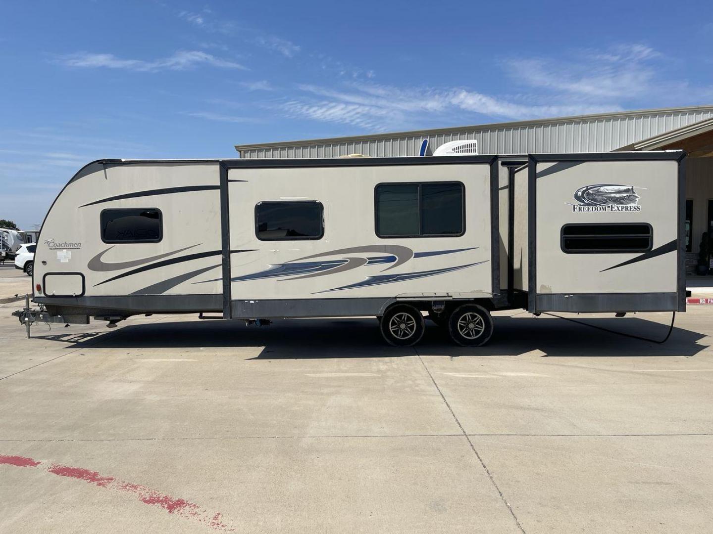 2015 TAN COACHMEN FREEDOM EXPRESS 320D (5ZT2FEXB6FA) , Length: 36.92 ft | Dry Weight: 7,374 lbs | Gross Weight: 10,700 lbs | Slides: 3 transmission, located at 4319 N Main St, Cleburne, TX, 76033, (817) 678-5133, 32.385960, -97.391212 - Photo#23