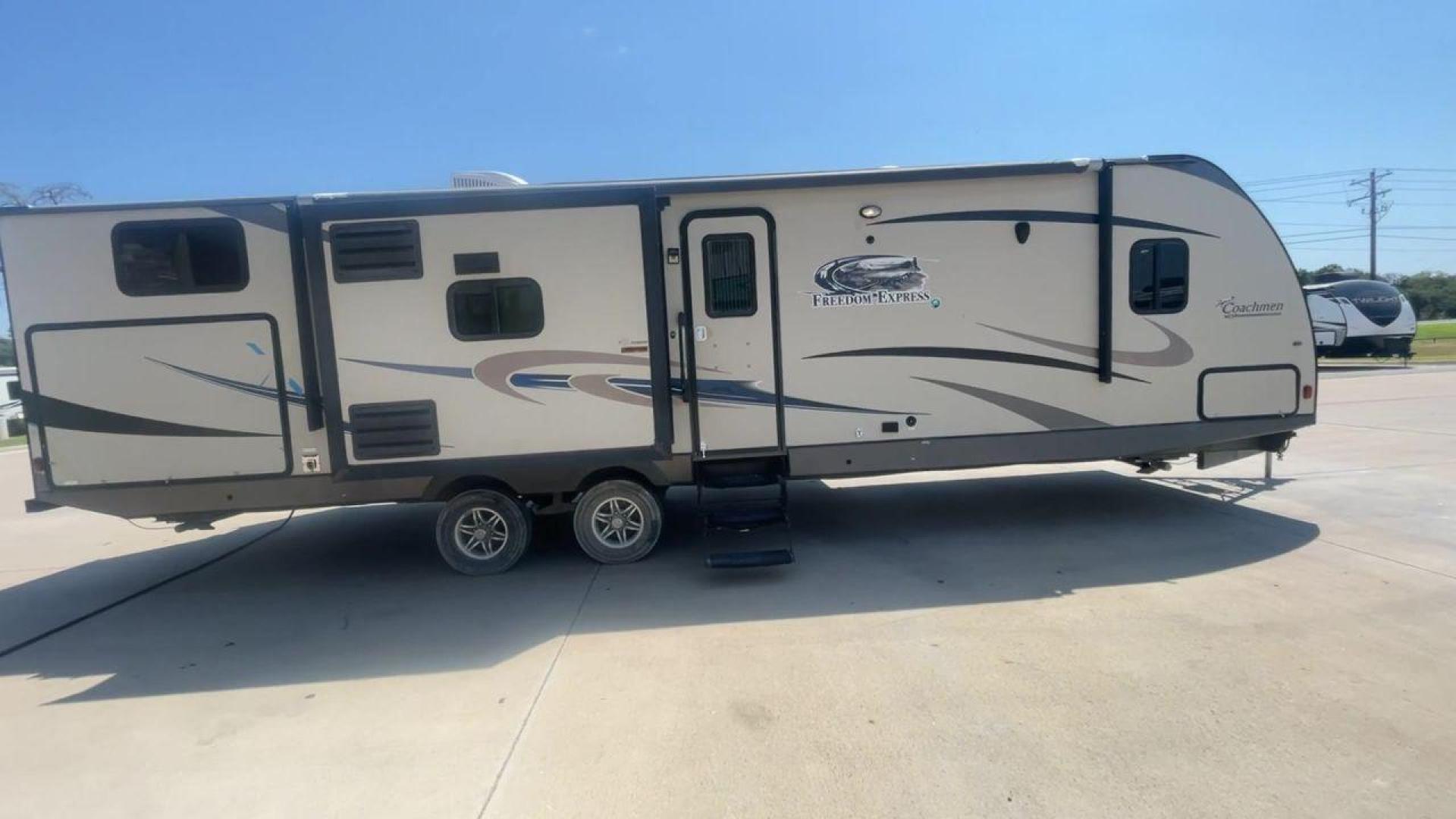 2015 TAN COACHMEN FREEDOM EXPRESS 320D (5ZT2FEXB6FA) , Length: 36.92 ft | Dry Weight: 7,374 lbs | Gross Weight: 10,700 lbs | Slides: 3 transmission, located at 4319 N Main St, Cleburne, TX, 76033, (817) 678-5133, 32.385960, -97.391212 - Photo#2