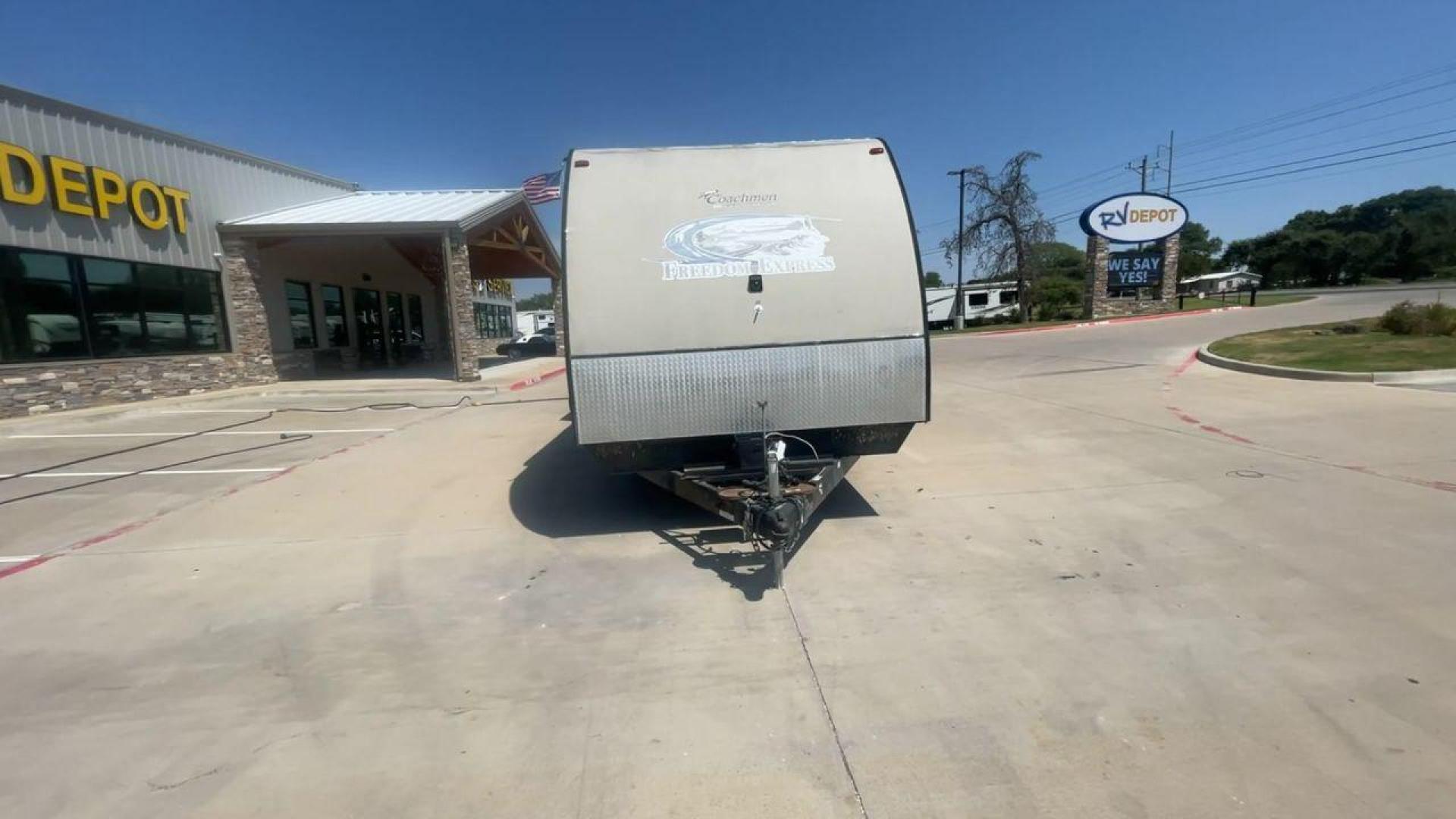 2015 TAN COACHMEN FREEDOM EXPRESS 320D (5ZT2FEXB6FA) , Length: 36.92 ft | Dry Weight: 7,374 lbs | Gross Weight: 10,700 lbs | Slides: 3 transmission, located at 4319 N Main St, Cleburne, TX, 76033, (817) 678-5133, 32.385960, -97.391212 - Photo#4