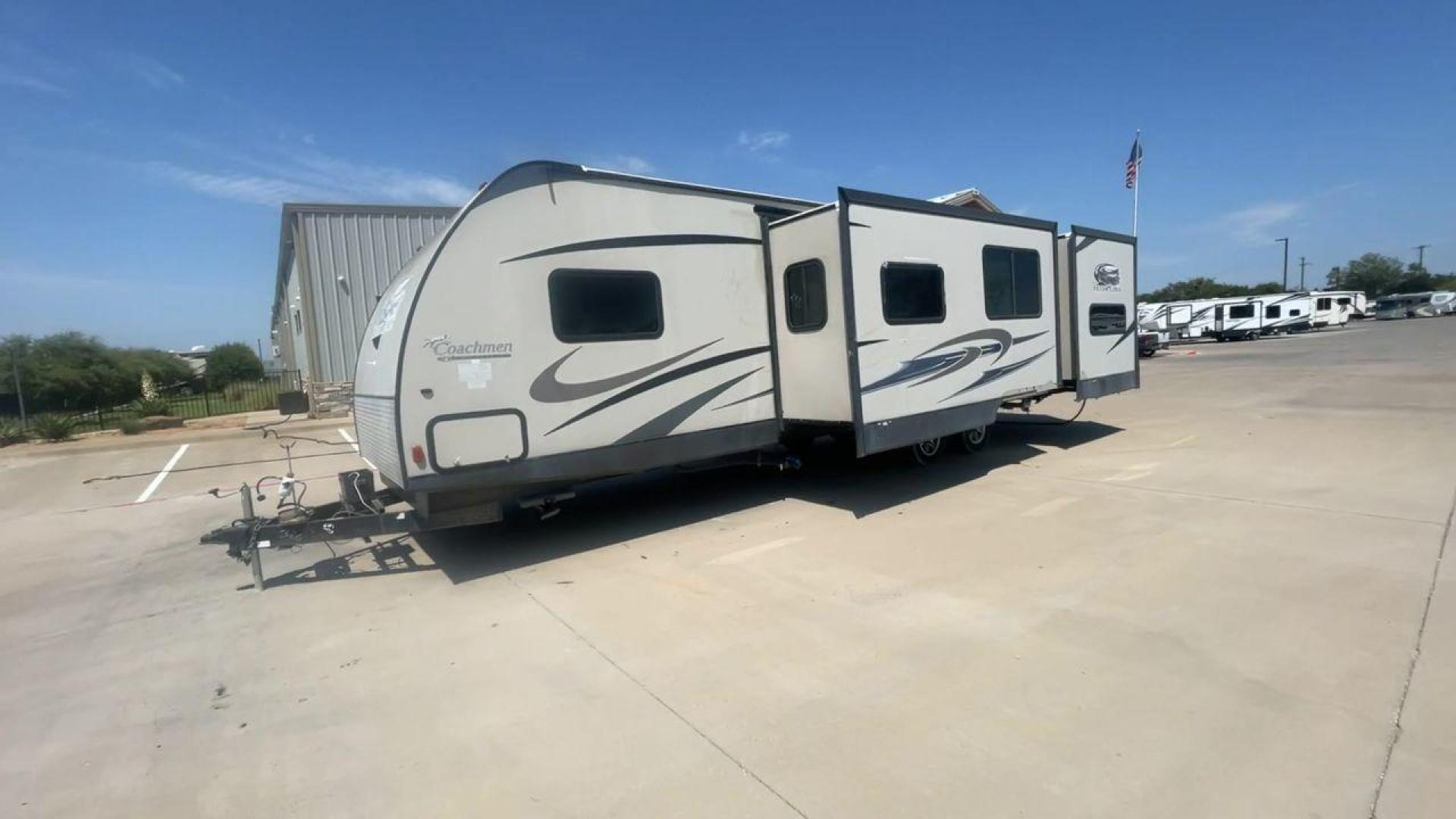 2015 TAN COACHMEN FREEDOM EXPRESS 320D (5ZT2FEXB6FA) , Length: 36.92 ft | Dry Weight: 7,374 lbs | Gross Weight: 10,700 lbs | Slides: 3 transmission, located at 4319 N Main St, Cleburne, TX, 76033, (817) 678-5133, 32.385960, -97.391212 - Photo#5