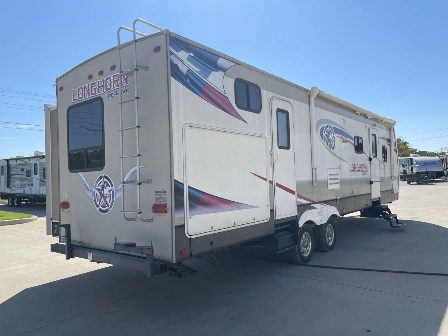 2015 CROSSROADS LONGHORN 31SB (4V0TC3124FE) , Length: 35.5 ft. | Dry Weight: 7,875 lbs. | Gross Weight: 9,671 lbs. | Slides: 2 transmission, located at 4319 N Main St, Cleburne, TX, 76033, (817) 678-5133, 32.385960, -97.391212 - The 2015 Crossroads Longhorn 31SB is a well-crafted travel trailer with thoughtful design features and ample space, making it a great choice for families or groups looking for comfort on the road. The exterior of the Crossroads Longhorn 31SB is sleek and modern with a white body and tasteful accents - Photo#22