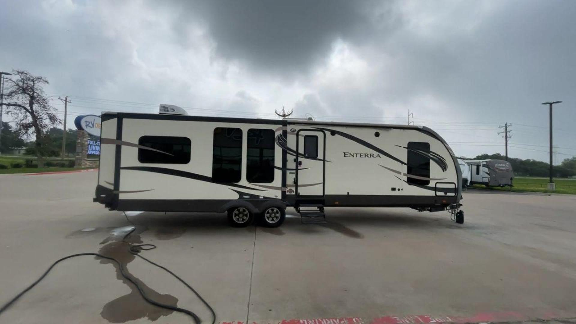 2015 CRUISER ENTERRA 315RLS (5RXTE3126F2) , located at 4319 N Main St, Cleburne, TX, 76033, (817) 678-5133, 32.385960, -97.391212 - The 2015 Cruiser Enterra 315RLS Travel Trailer offers elegance and comfort on the road! This gorgeous trailer provides the ideal balance of design, usefulness, and convenience for your next excursion. The Enterra, which measures 36.75 feet long and weighs 8,030 pounds dry, is both large and lightwei - Photo#2