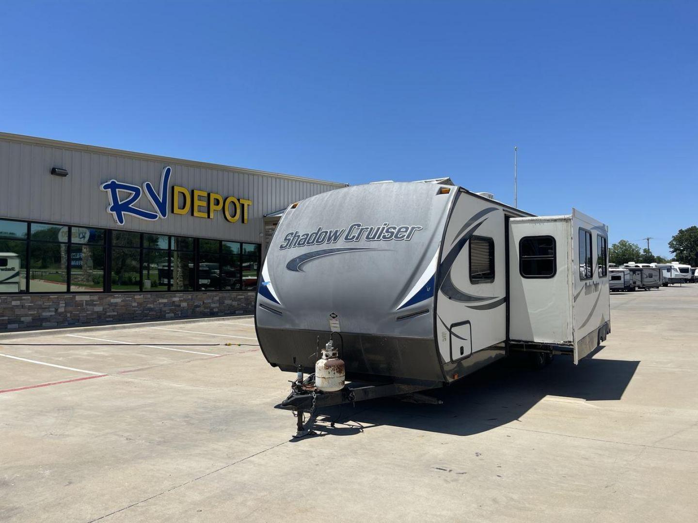 2015 GRAY CRUISER RV SHADOW CRUISER (5RXTD2821F1) , located at 4319 N Main St, Cleburne, TX, 76033, (817) 678-5133, 32.385960, -97.391212 - Photo#0