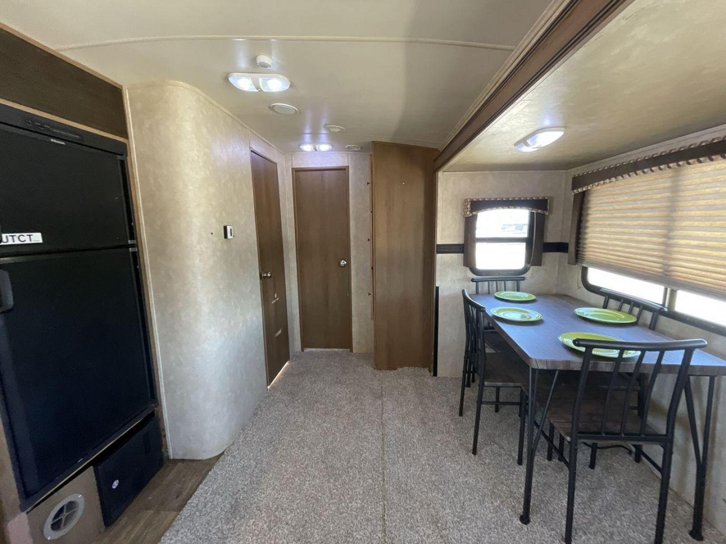 2015 GRAY CRUISER RV SHADOW CRUISER (5RXTD2821F1) , located at 4319 N Main St, Cleburne, TX, 76033, (817) 678-5133, 32.385960, -97.391212 - Photo#13