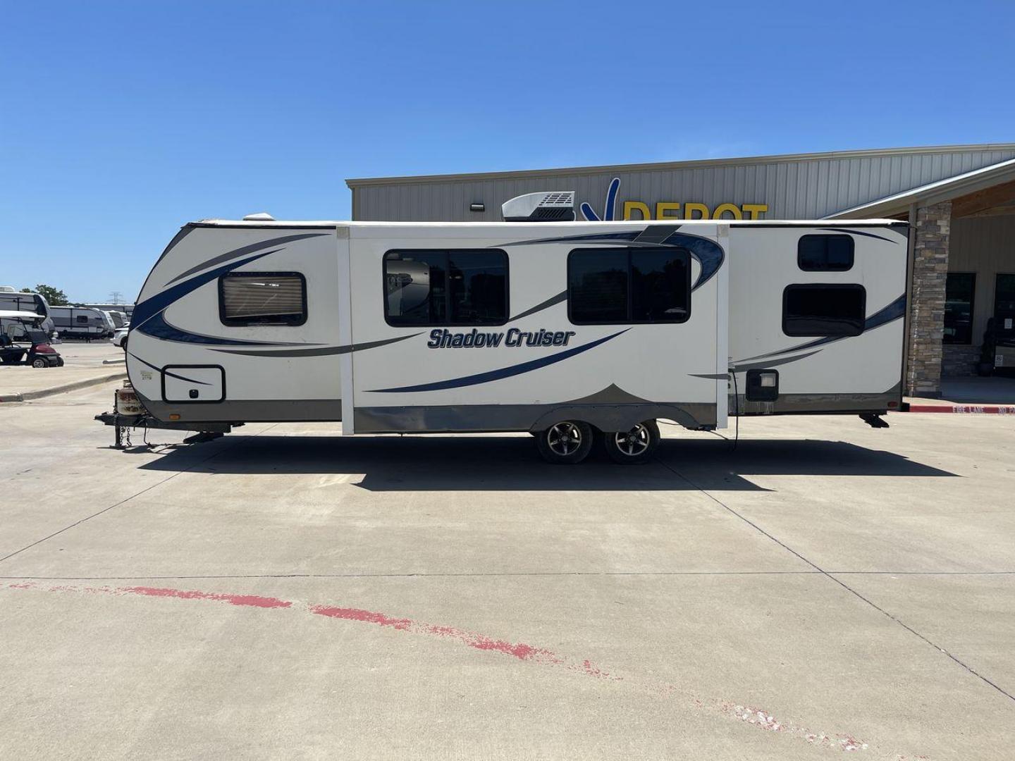 2015 GRAY CRUISER RV SHADOW CRUISER (5RXTD2821F1) , located at 4319 N Main St, Cleburne, TX, 76033, (817) 678-5133, 32.385960, -97.391212 - Photo#24