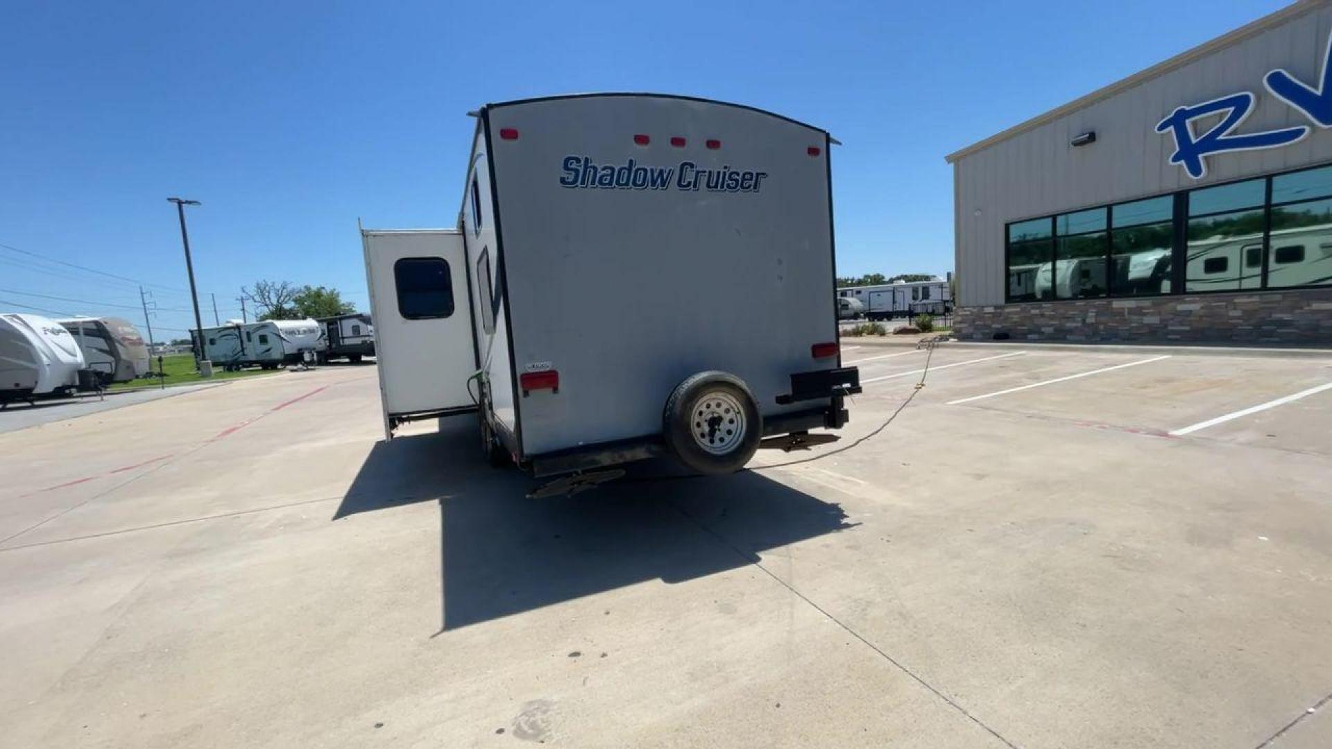 2015 GRAY CRUISER RV SHADOW CRUISER (5RXTD2821F1) , located at 4319 N Main St, Cleburne, TX, 76033, (817) 678-5133, 32.385960, -97.391212 - Photo#8