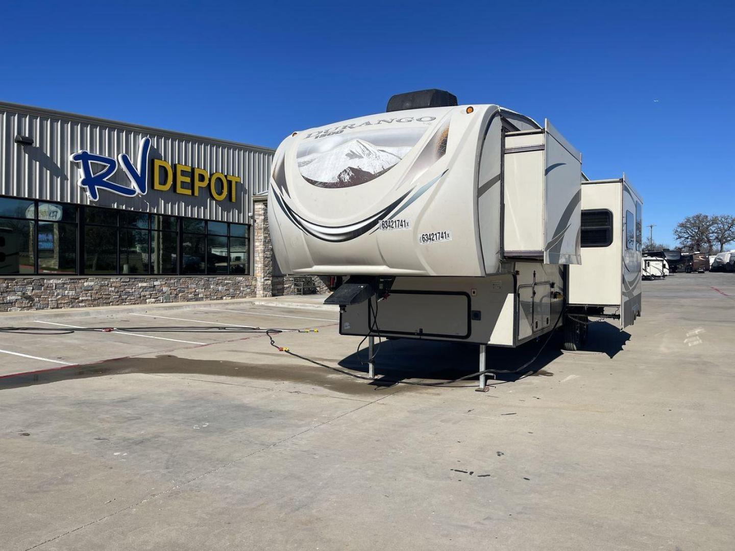 2015 WHITE DURANGO 296BH (4EZFD2925F6) , located at 4319 N Main St, Cleburne, TX, 76033, (817) 678-5133, 32.385960, -97.391212 - Photo#0