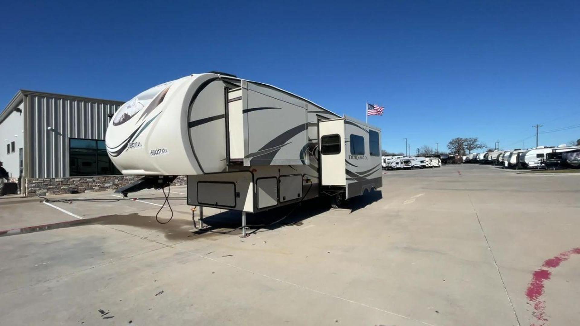 2015 WHITE DURANGO 296BH (4EZFD2925F6) , located at 4319 N Main St, Cleburne, TX, 76033, (817) 678-5133, 32.385960, -97.391212 - Photo#5