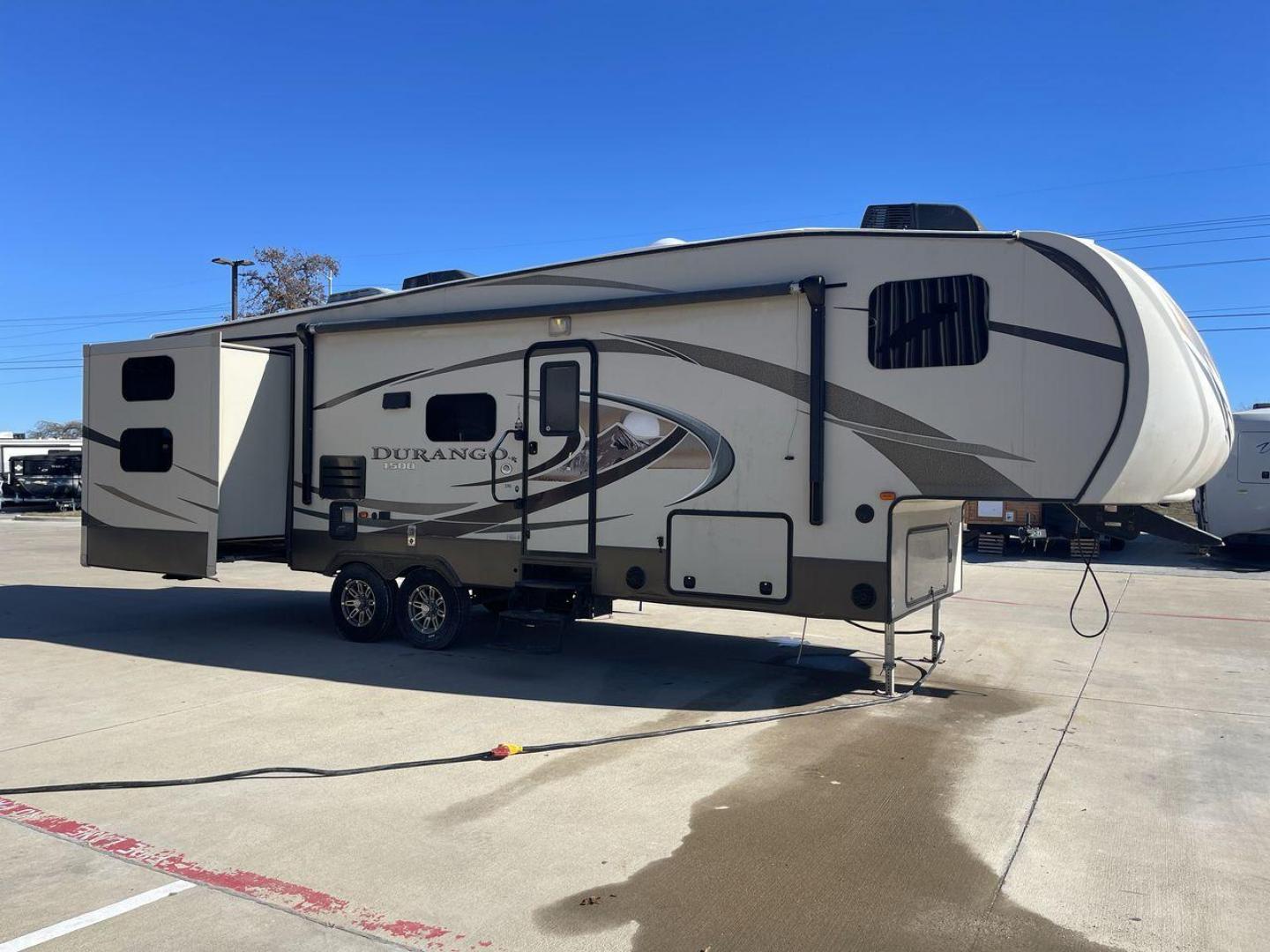 2015 WHITE DURANGO 296BH (4EZFD2925F6) , located at 4319 N Main St, Cleburne, TX, 76033, (817) 678-5133, 32.385960, -97.391212 - Photo#23