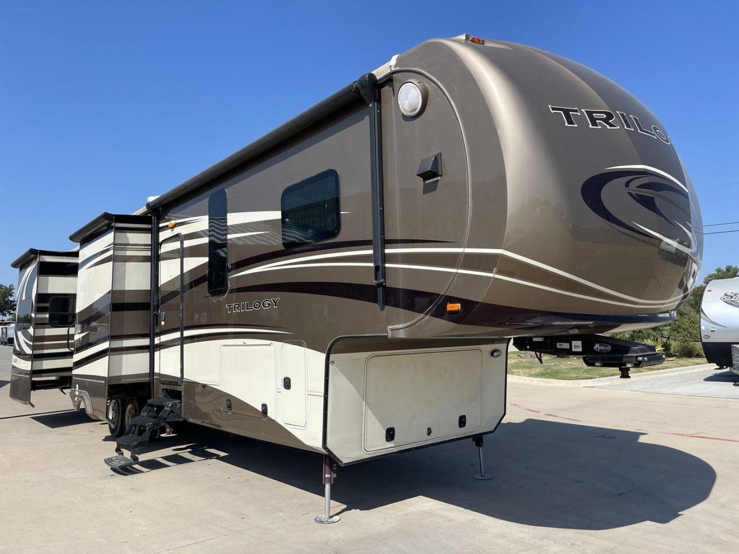 2015 TAN DYNAMAX TRILOGY 37BH - (5ZT3TL2B8FC) , Length: 42 ft. | Dry Weight: 15,638 lbs. | Gross Weight: 18,550 lbs. | Slides: 5 transmission, located at 4319 N Main St, Cleburne, TX, 76033, (817) 678-5133, 32.385960, -97.391212 - Photo#22