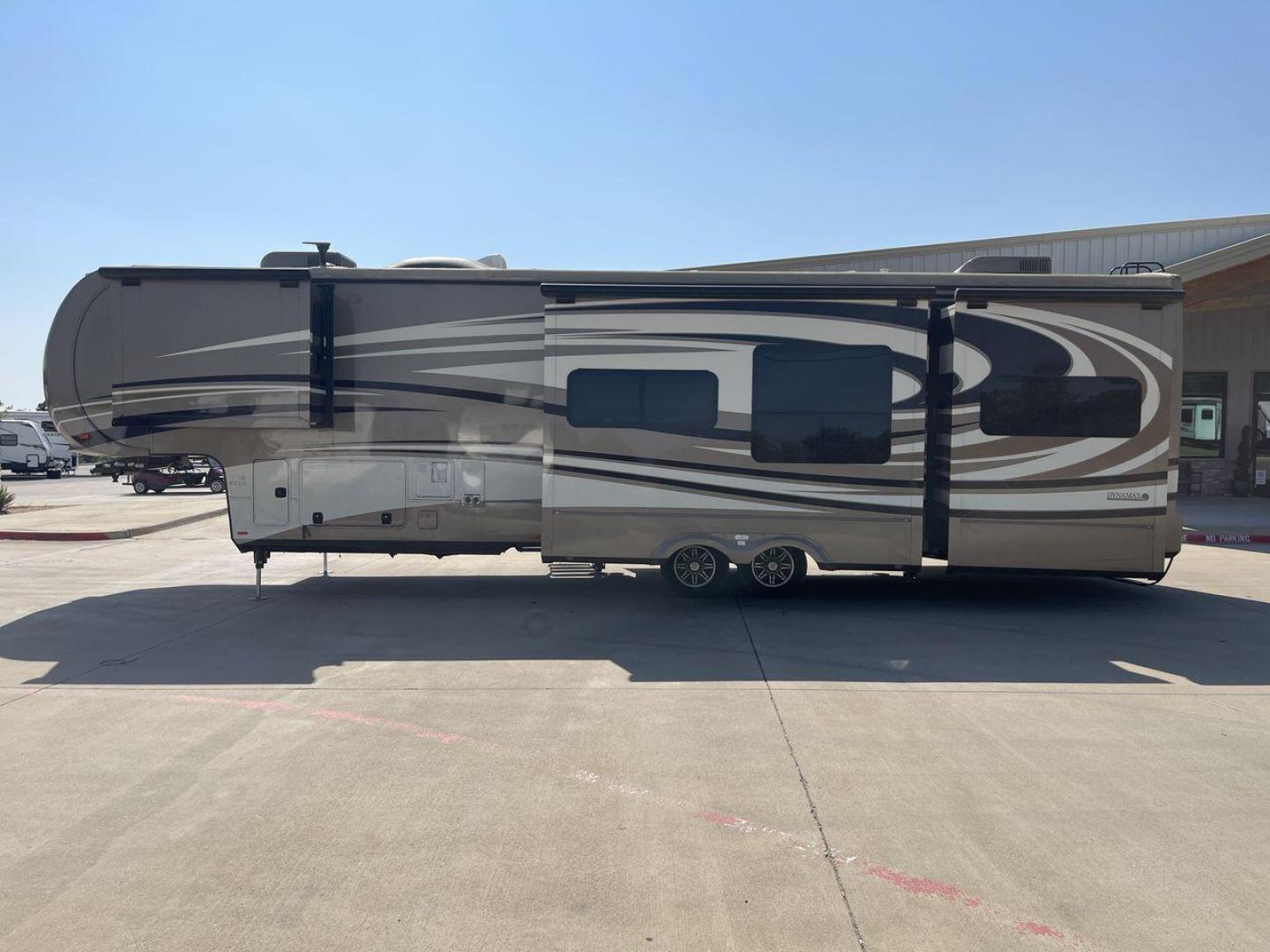 2015 TAN DYNAMAX TRILOGY 37BH - (5ZT3TL2B8FC) , Length: 42 ft. | Dry Weight: 15,638 lbs. | Gross Weight: 18,550 lbs. | Slides: 5 transmission, located at 4319 N Main St, Cleburne, TX, 76033, (817) 678-5133, 32.385960, -97.391212 - Photo#23