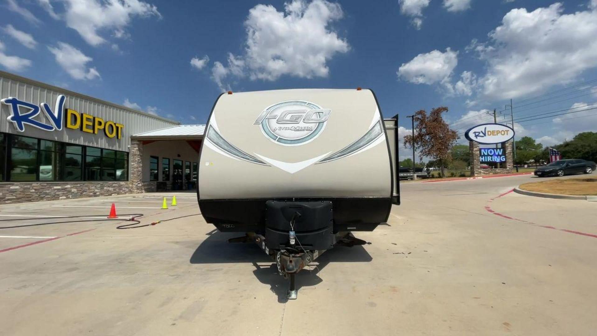 2015 EVERGREEN I GO G260BH (5ZWTGKE22F1) , Length: 28.83 ft. | Dry Weight: 5,108 lbs. | Gross Weight: 6,495 lbs. | Slides: 1 transmission, located at 4319 N Main St, Cleburne, TX, 76033, (817) 678-5133, 32.385960, -97.391212 - Photo#4