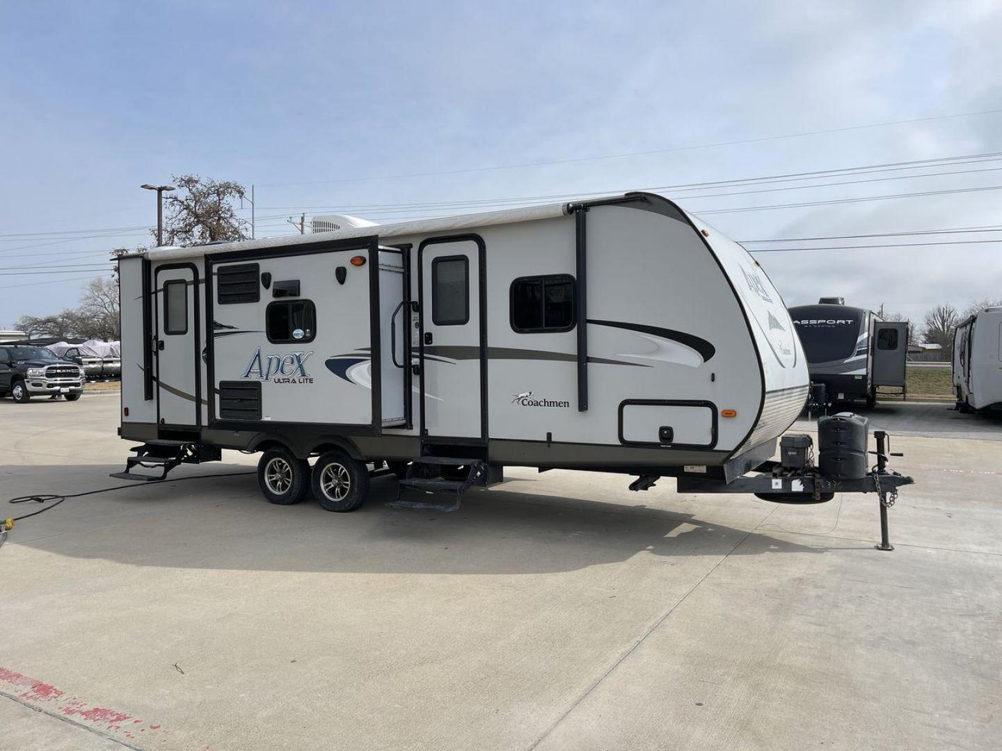 2015 FOREST RIVER APEX 259BHSS (5ZT2CXRB8FA) , located at 4319 N Main St, Cleburne, TX, 76033, (817) 678-5133, 32.385960, -97.391212 - Photo#22