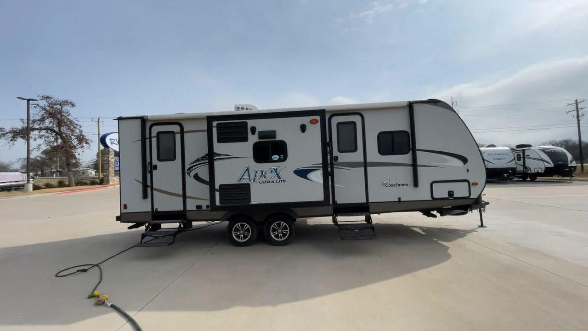 2015 FOREST RIVER APEX 259BHSS (5ZT2CXRB8FA) , located at 4319 N Main St, Cleburne, TX, 76033, (817) 678-5133, 32.385960, -97.391212 - Photo#2