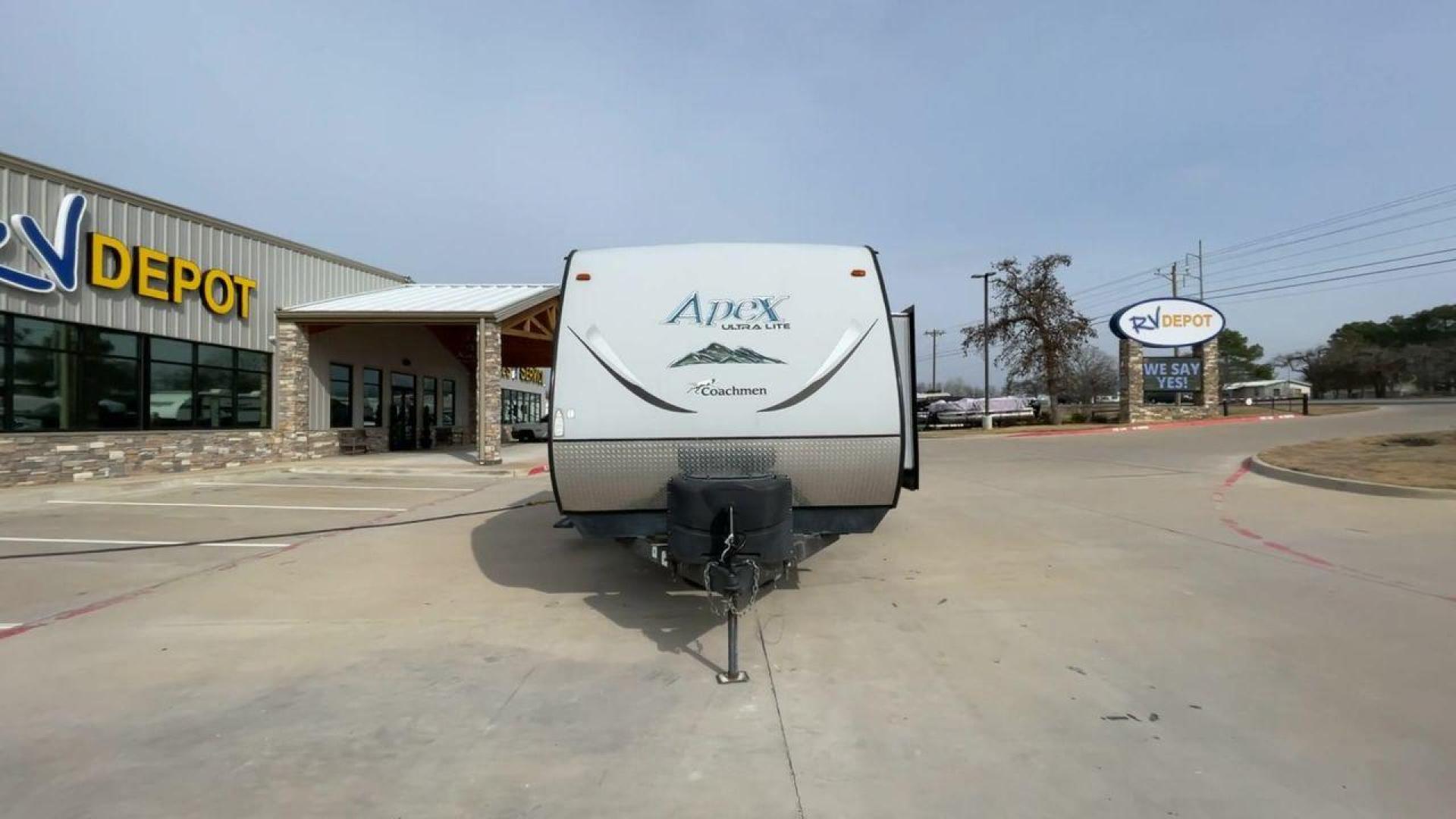 2015 FOREST RIVER APEX 259BHSS (5ZT2CXRB8FA) , located at 4319 N Main St, Cleburne, TX, 76033, (817) 678-5133, 32.385960, -97.391212 - Photo#4