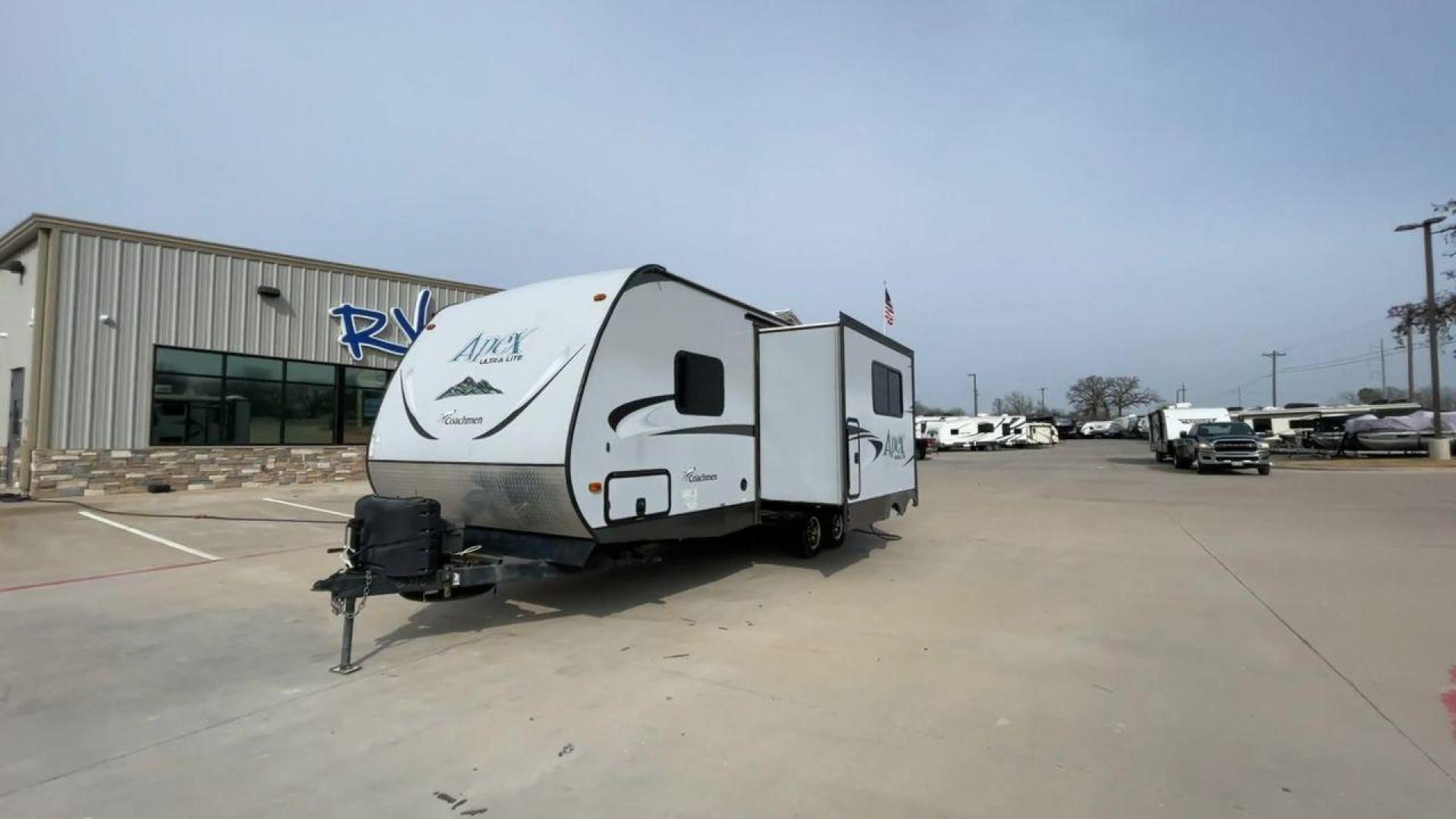 2015 FOREST RIVER APEX 259BHSS (5ZT2CXRB8FA) , located at 4319 N Main St, Cleburne, TX, 76033, (817) 678-5133, 32.385960, -97.391212 - Photo#5