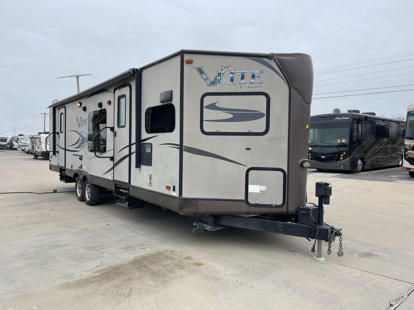 2015 FOREST RIVER FLAGSTAFF 30WFKSS (4X4TFLF27F1) , located at 4319 N Main St, Cleburne, TX, 76033, (817) 678-5133, 32.385960, -97.391212 - Photo#22