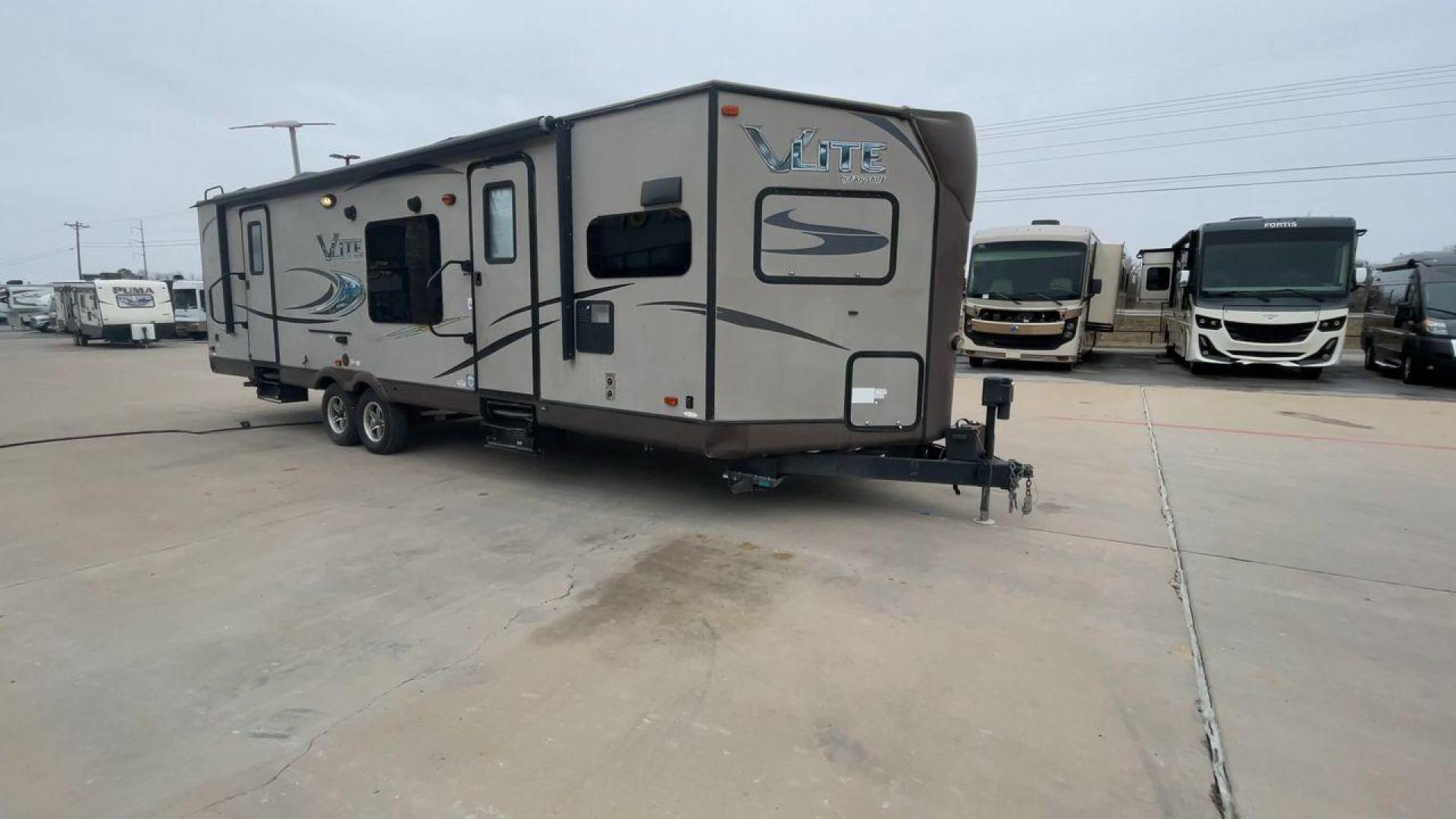 2015 FOREST RIVER FLAGSTAFF 30WFKSS (4X4TFLF27F1) , located at 4319 N Main St, Cleburne, TX, 76033, (817) 678-5133, 32.385960, -97.391212 - Photo#3