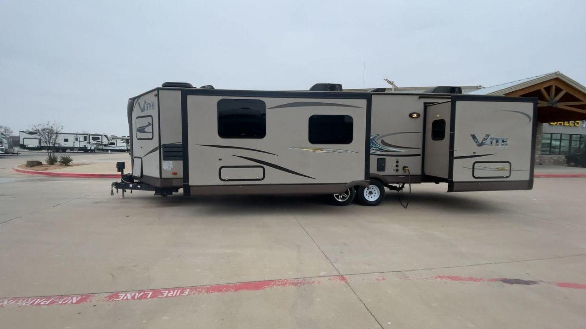 2015 FOREST RIVER FLAGSTAFF 30WFKSS (4X4TFLF27F1) , located at 4319 N Main St, Cleburne, TX, 76033, (817) 678-5133, 32.385960, -97.391212 - Photo#6