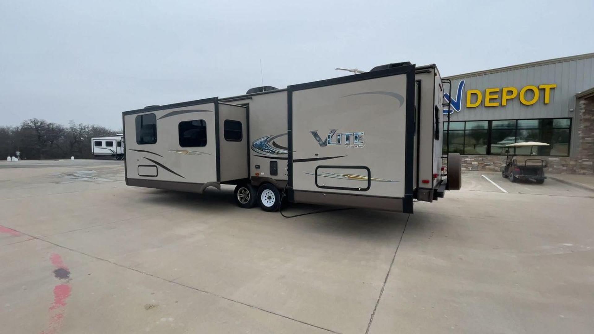 2015 FOREST RIVER FLAGSTAFF 30WFKSS (4X4TFLF27F1) , located at 4319 N Main St, Cleburne, TX, 76033, (817) 678-5133, 32.385960, -97.391212 - Photo#7