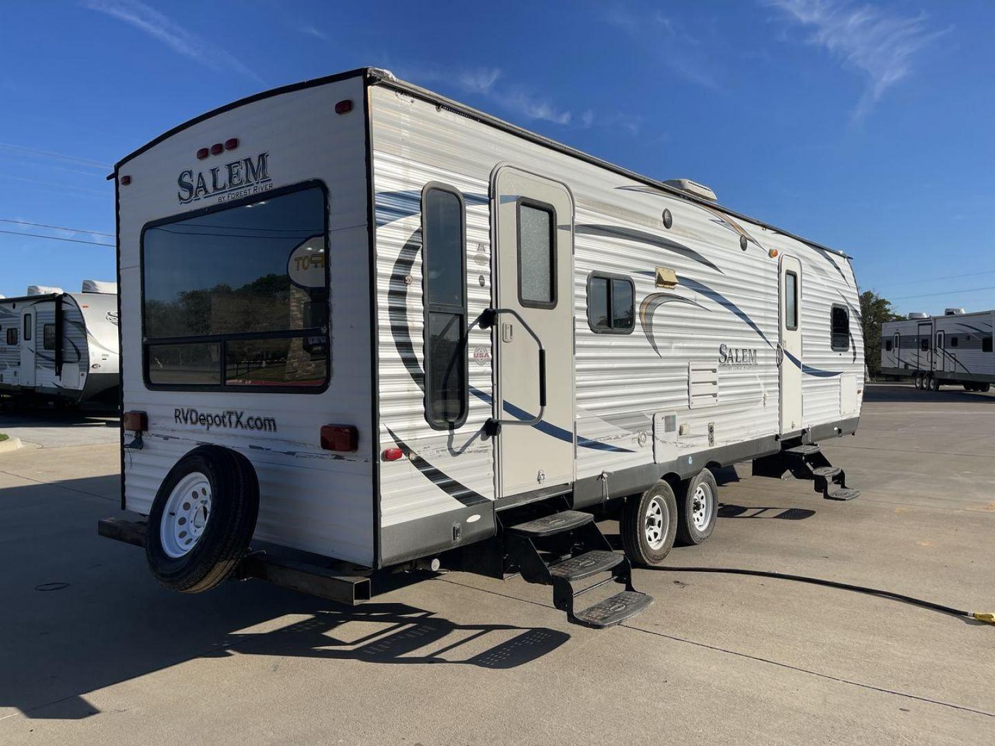 2015 GRAY FOREST RIVER SALEM - (4X4TSMD2XFA) , Length: 31.67 ft. | Dry Weight: 7,394 lbs. | Slides: 2 transmission, located at 4319 N Main St, Cleburne, TX, 76033, (817) 678-5133, 32.385960, -97.391212 - RV Depot in Cleburne, TX is offering a fantastic deal on a 2015 FOREST RIVER SALEM travel trailer. Priced at just $27,995, this spacious and comfortable RV is perfect for those looking to hit the road and explore the local driving highlights around Cleburne, TX. The exterior of this travel trailer - Photo#23