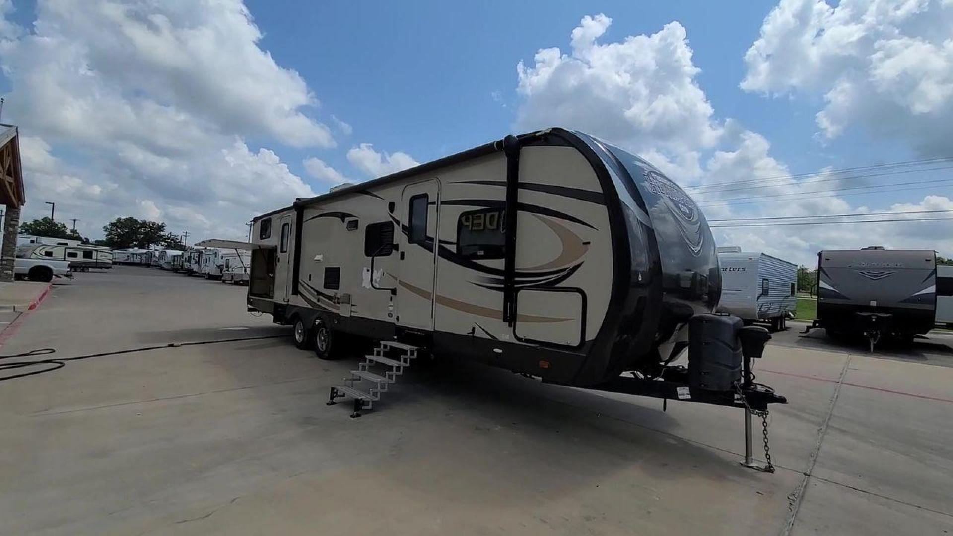 2015 FOREST RIVER SALEM 312QBUD (4X4TSBG22FU) , Length: 35.83 ft. | Dry Weight: 7,150 lbs. | Slides: 2 transmission, located at 4319 N Main St, Cleburne, TX, 76033, (817) 678-5133, 32.385960, -97.391212 - Take advantage of the 2015 Forest River Salem 312QBUD Travel Trailer and embrace your spirit of adventure. Comfort and practicality come together in this travel trailer, which is perfect for families or parties looking for a roomy and luxurious home on wheels for amazing camping excursions. This - Photo#5