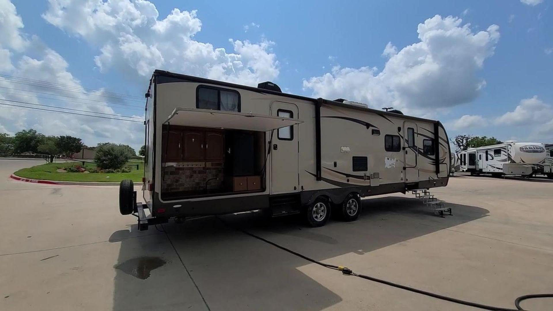 2015 FOREST RIVER SALEM 312QBUD (4X4TSBG22FU) , Length: 35.83 ft. | Dry Weight: 7,150 lbs. | Slides: 2 transmission, located at 4319 N Main St, Cleburne, TX, 76033, (817) 678-5133, 32.385960, -97.391212 - Take advantage of the 2015 Forest River Salem 312QBUD Travel Trailer and embrace your spirit of adventure. Comfort and practicality come together in this travel trailer, which is perfect for families or parties looking for a roomy and luxurious home on wheels for amazing camping excursions. This - Photo#7