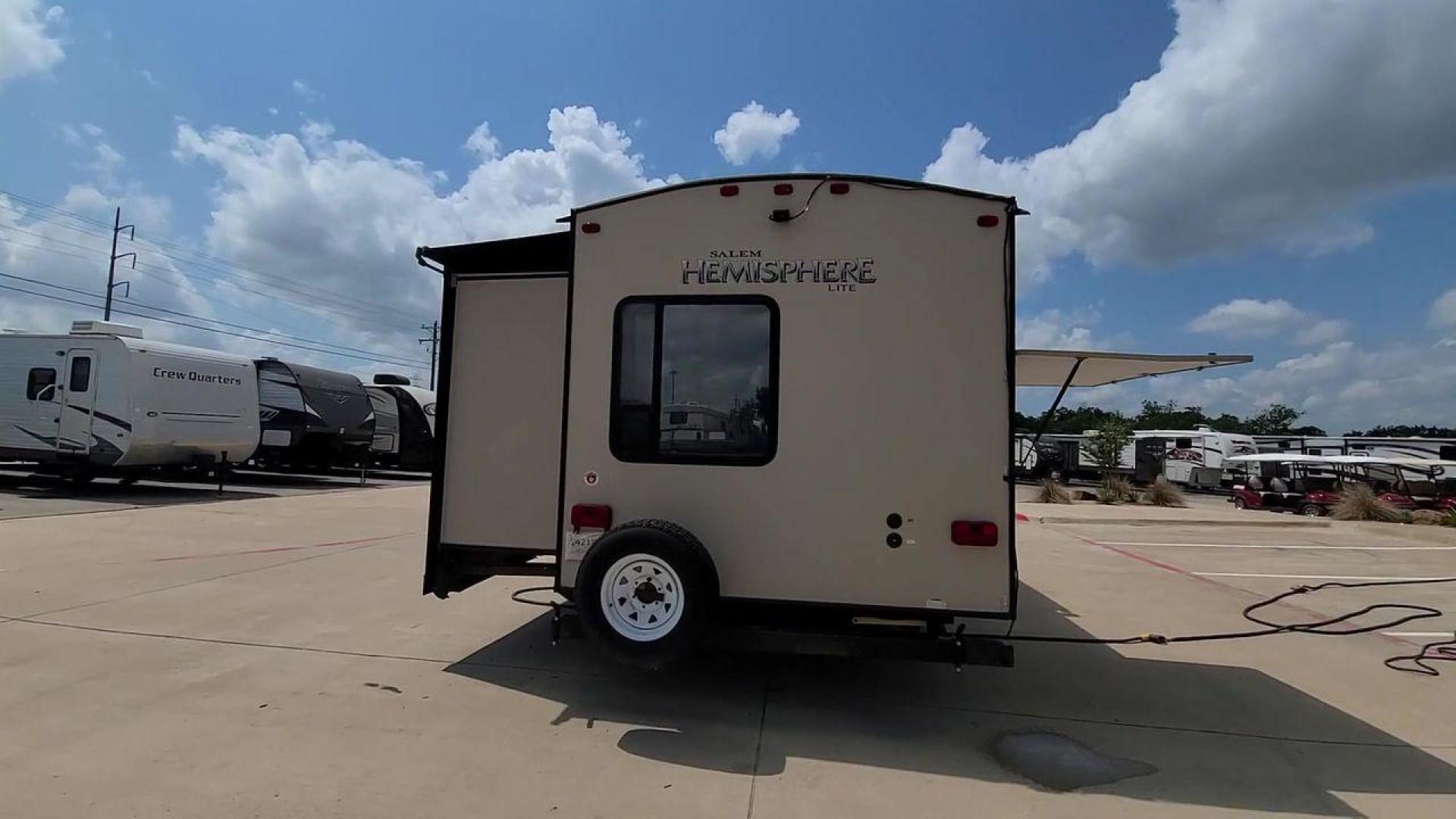 2015 FOREST RIVER SALEM 312QBUD (4X4TSBG22FU) , Length: 35.83 ft. | Dry Weight: 7,150 lbs. | Slides: 2 transmission, located at 4319 N Main St, Cleburne, TX, 76033, (817) 678-5133, 32.385960, -97.391212 - Take advantage of the 2015 Forest River Salem 312QBUD Travel Trailer and embrace your spirit of adventure. Comfort and practicality come together in this travel trailer, which is perfect for families or parties looking for a roomy and luxurious home on wheels for amazing camping excursions. This - Photo#8