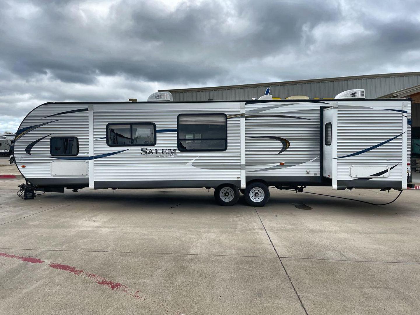 2015 FOREST RIVER SALEM 36BHBS (4X4TSMM24FA) , Length: 36.58 ft. | Dry Weight: 7,892 lbs. | Slides: 2 transmission, located at 4319 N Main St, Cleburne, TX, 76033, (817) 678-5133, 32.385960, -97.391212 - The 2015 Forest River Salem 36BHBS is a spacious and versatile travel trailer designed for comfort and convenience during family adventures. With a length of 36.58 feet and a dry weight of 7,892 lbs., this model offers ample living space and features that make it perfect for long vacations or weeken - Photo#24