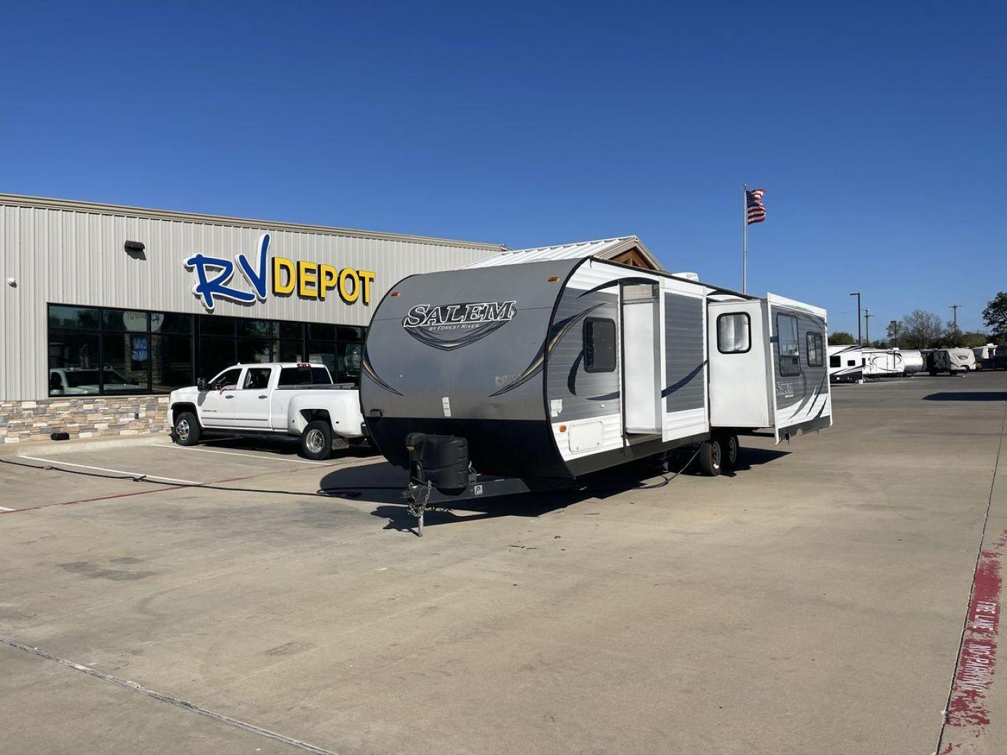 2015 GRAY FOREST RIVER SALEM - (4X4TSMD2XFA) , Length: 31.67 ft. | Dry Weight: 7,394 lbs. | Slides: 2 transmission, located at 4319 N Main St, Cleburne, TX, 76033, (817) 678-5133, 32.385960, -97.391212 - RV Depot in Cleburne, TX is offering a fantastic deal on a 2015 FOREST RIVER SALEM travel trailer. Priced at just $27,995, this spacious and comfortable RV is perfect for those looking to hit the road and explore the local driving highlights around Cleburne, TX. The exterior of this travel trailer - Photo#20