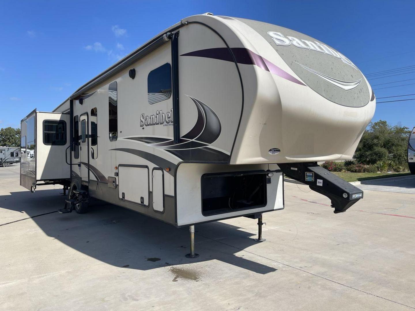 2015 FOREST RIVER SANIBEL 38QB (5ZT3SN3B4FG) , Length: 42.5 ft. | Dry Weight: 12,913 lbs. | Slides: 4 transmission, located at 4319 N Main St, Cleburne, TX, 76033, (817) 678-5133, 32.385960, -97.391212 - Photo#23