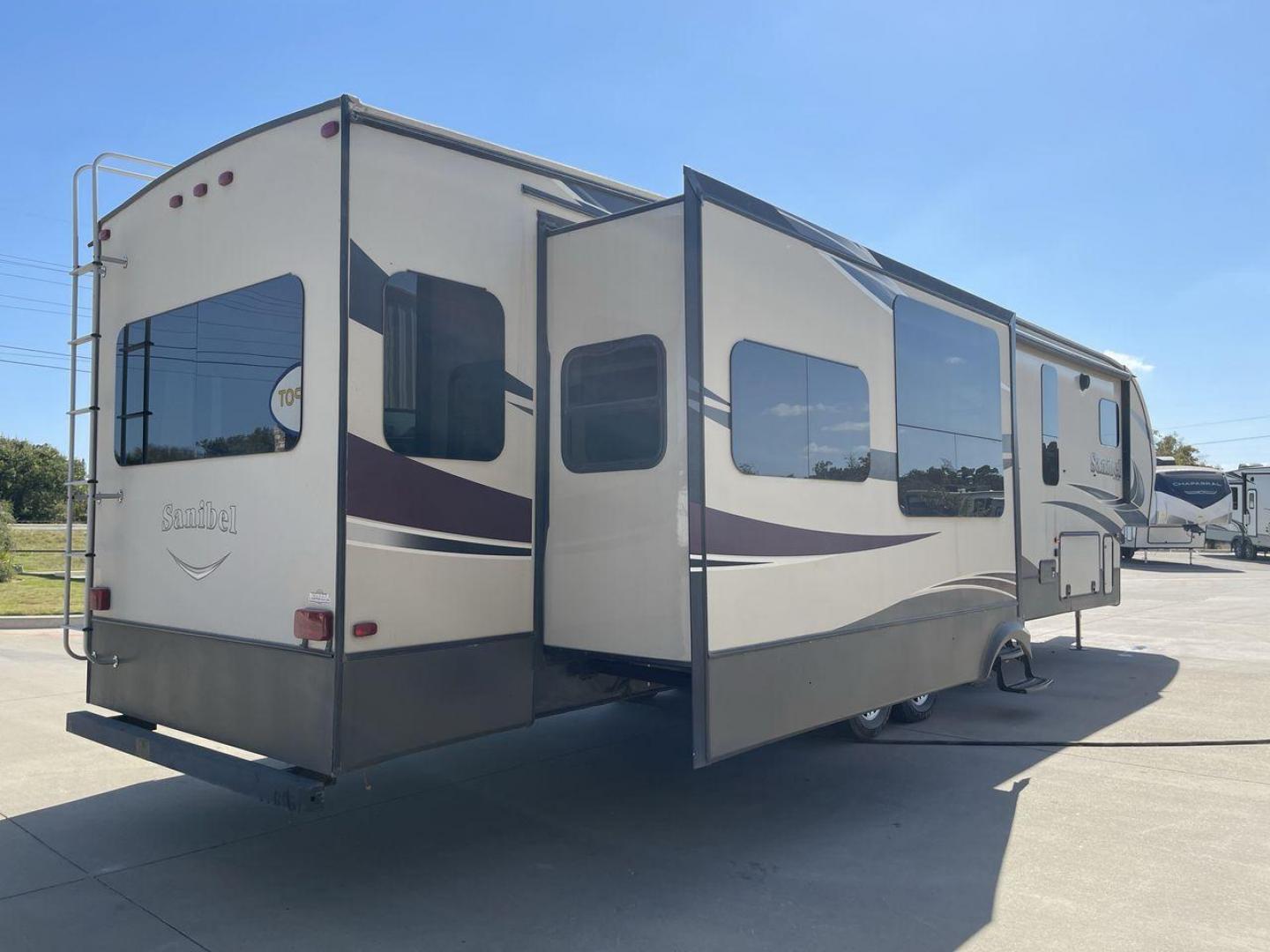 2015 FOREST RIVER SANIBEL 38QB (5ZT3SN3B4FG) , Length: 42.5 ft. | Dry Weight: 12,913 lbs. | Slides: 4 transmission, located at 4319 N Main St, Cleburne, TX, 76033, (817) 678-5133, 32.385960, -97.391212 - Photo#25